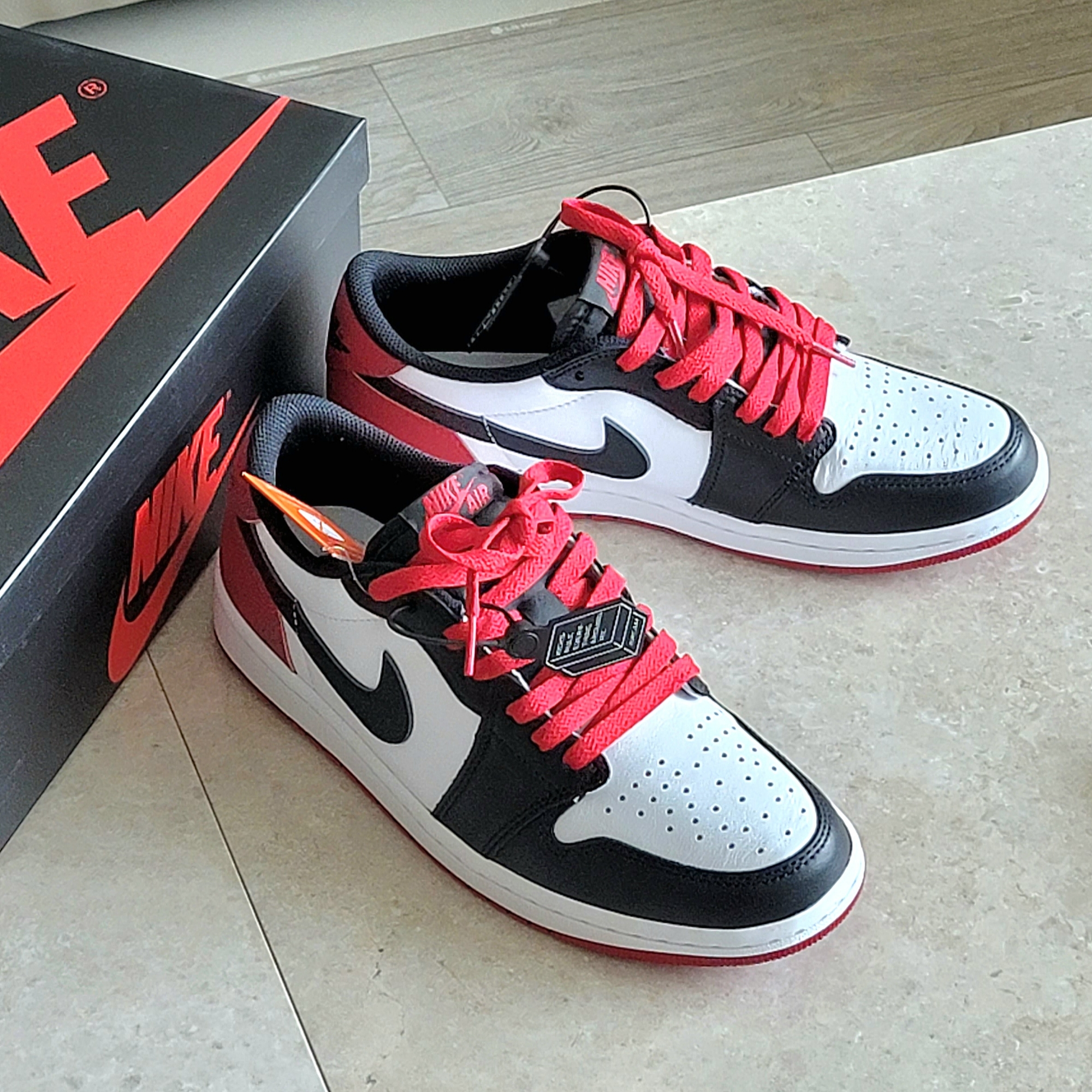 Jordan 1 Retro Low OG Black Toe 착용 스타일 - 1