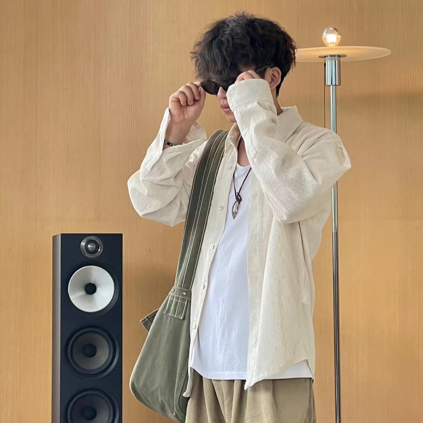 Human Made Mail Bag Olive Drab 착용 스타일 - 2