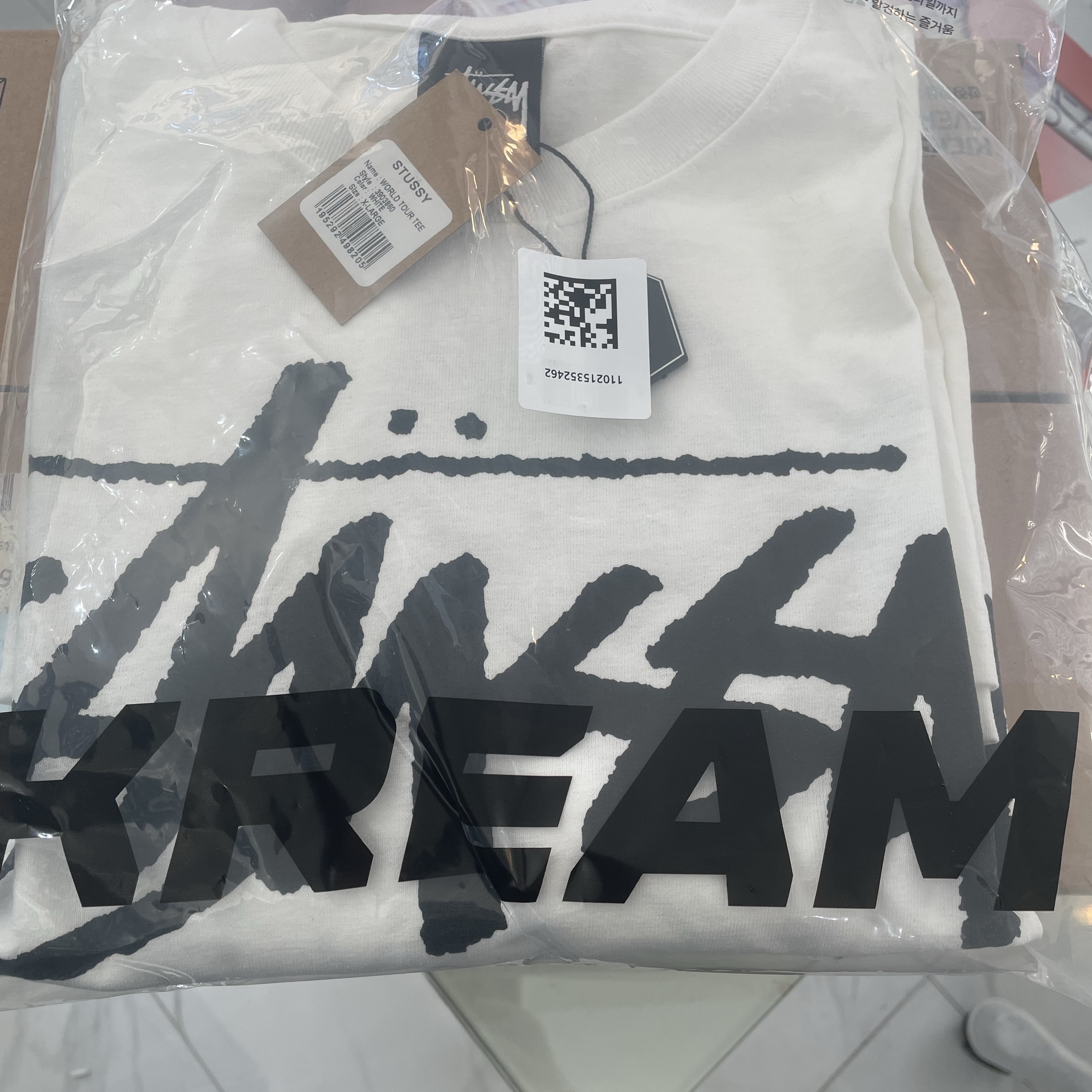 Stussy World Tour T-Shirt White 2024,2025 착용 스타일