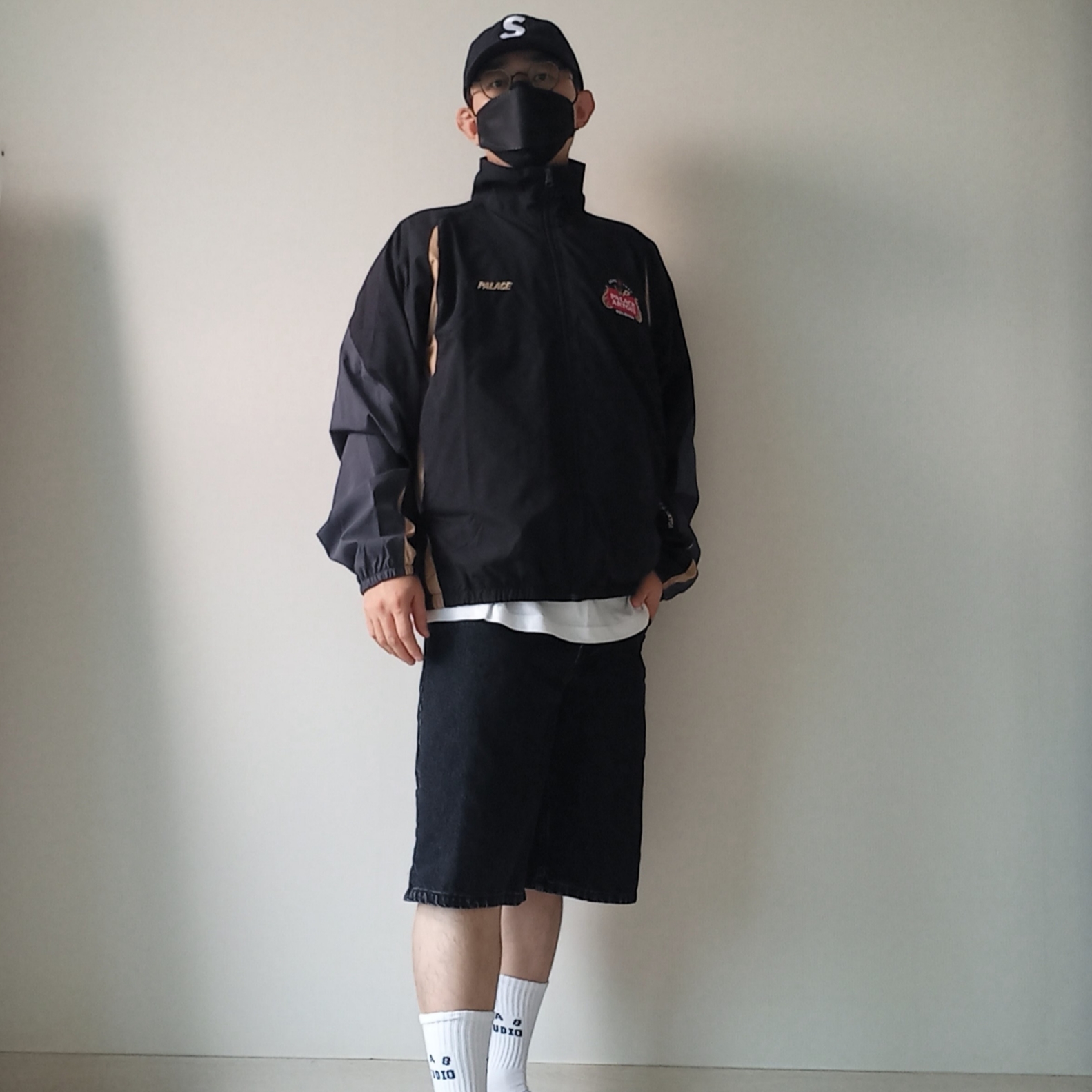 Palace x Stella Artois Light Court Jacket Black - 24SS, Supreme x Nike Denim Short Black - 24SS 착용 스타일 - 2