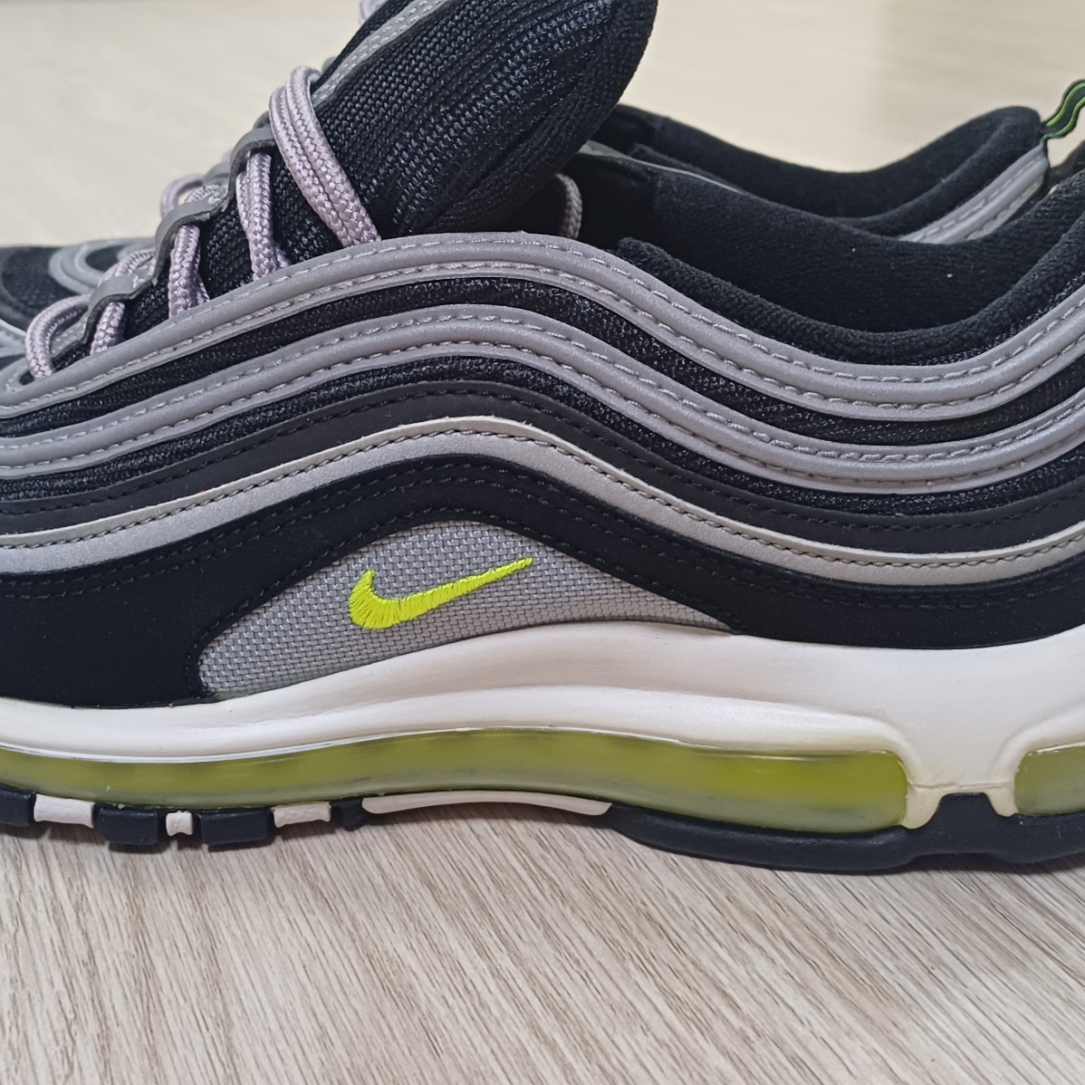 Nike Air Max 97 OG Black Volt Asia 착용 스타일 - 2