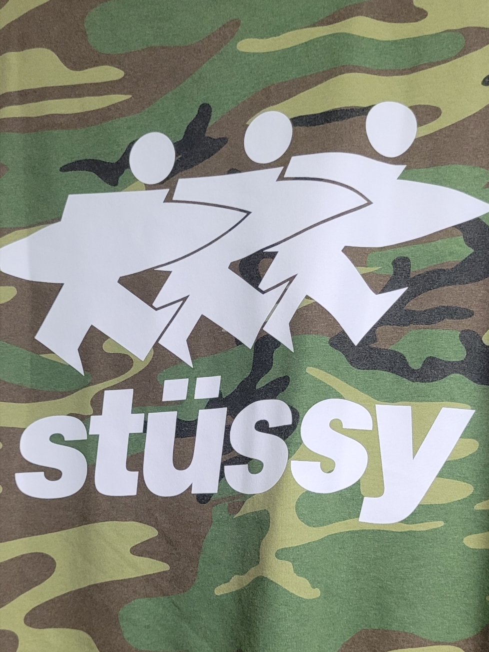 Stussy Surfwalk T-Shirt Camo 착용 스타일 - 3