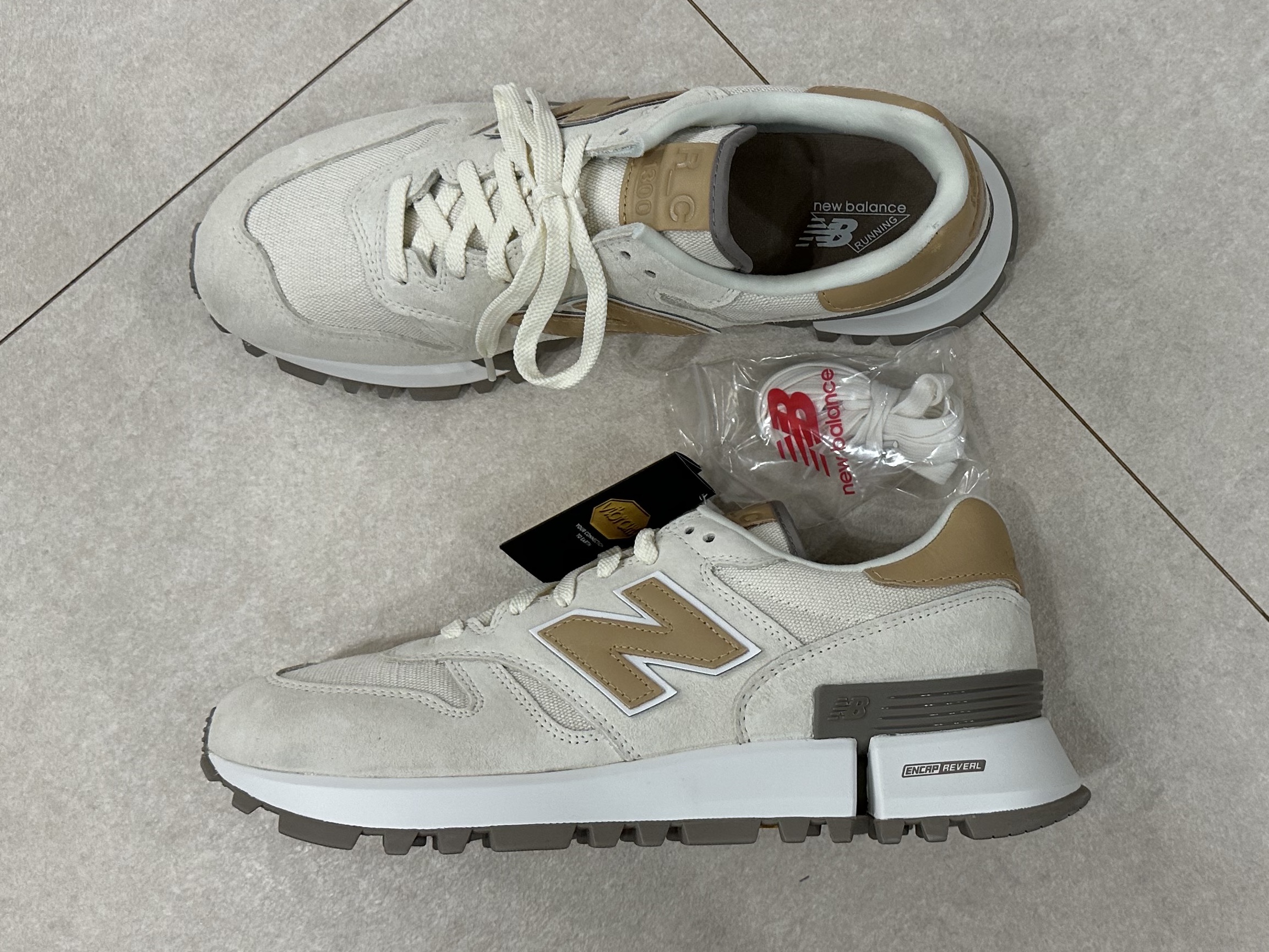 New Balance x Kith 1300 Malibu Angora Sea Salt 착용 스타일 - 3