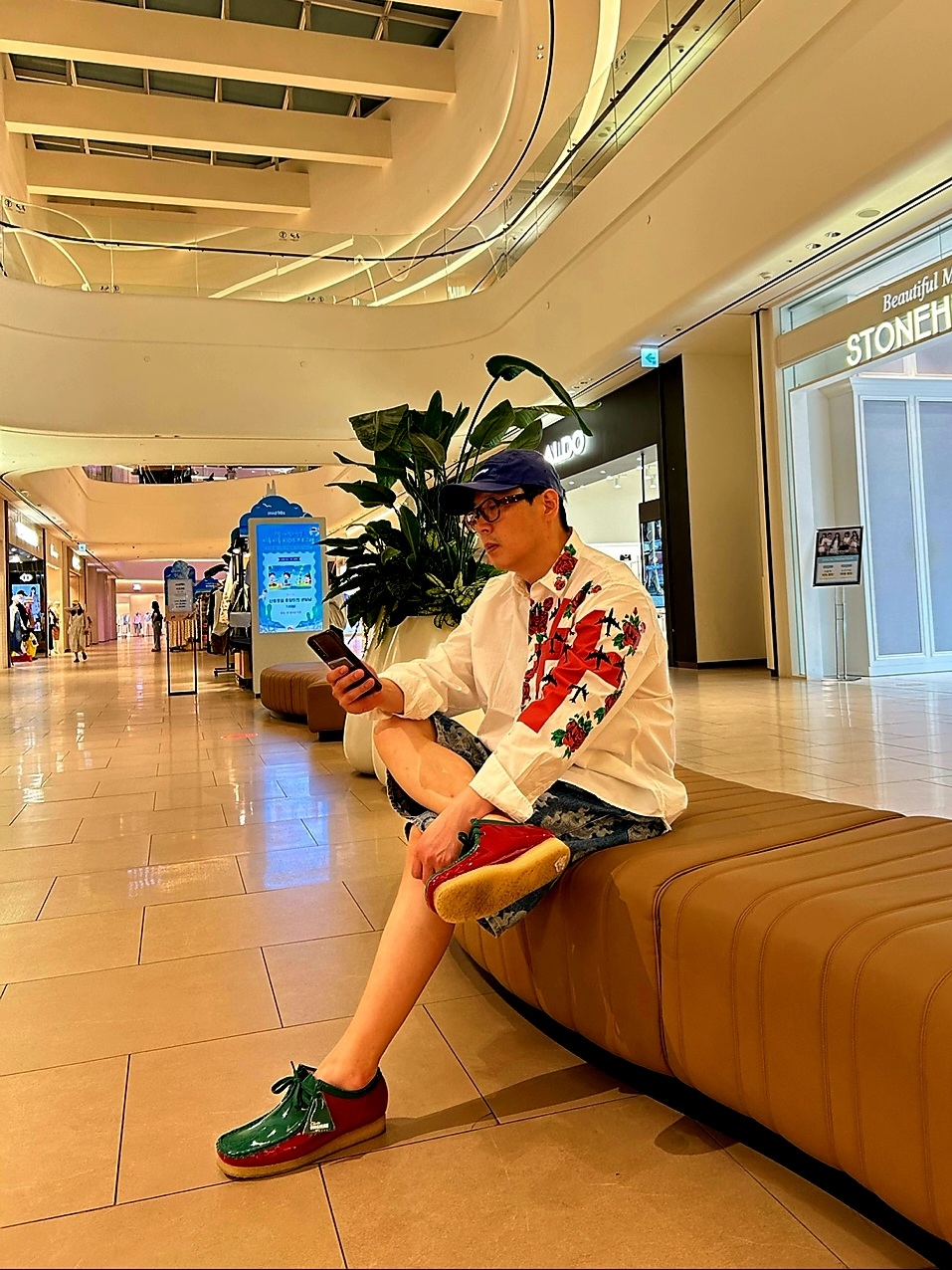 Supreme Destruction Of Purity Shirt White - 23SS, Clarks x Supreme Patent Leather Wallabee Multicolor 착용 스타일 - 2