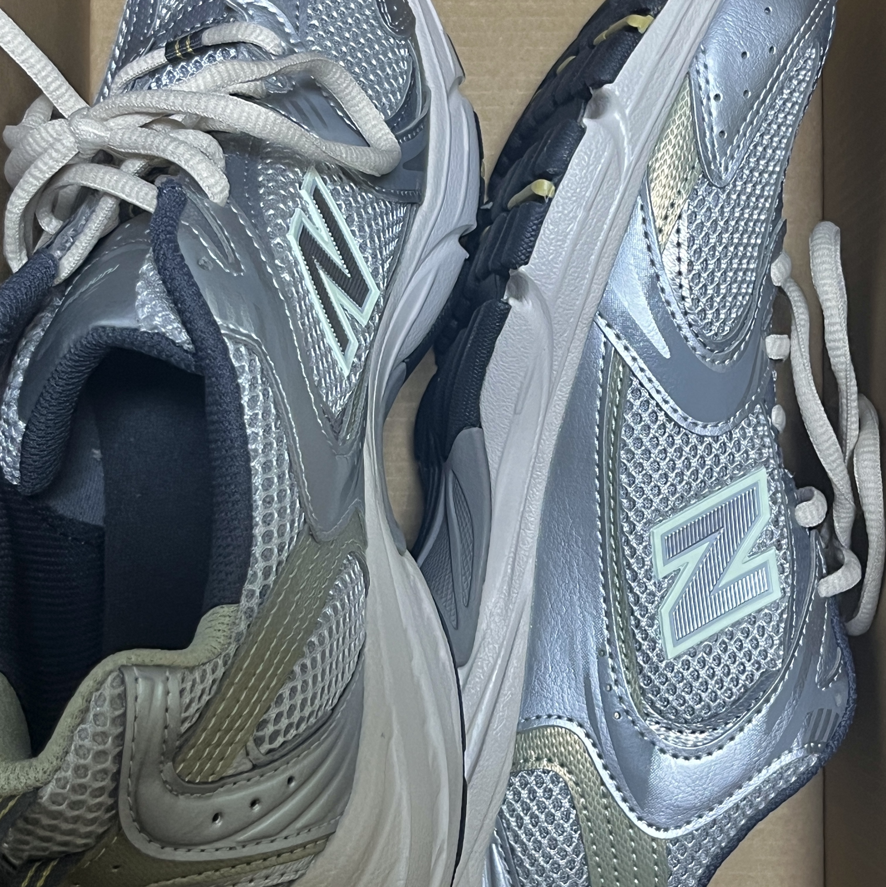 New Balance 530 Earth 착용 스타일