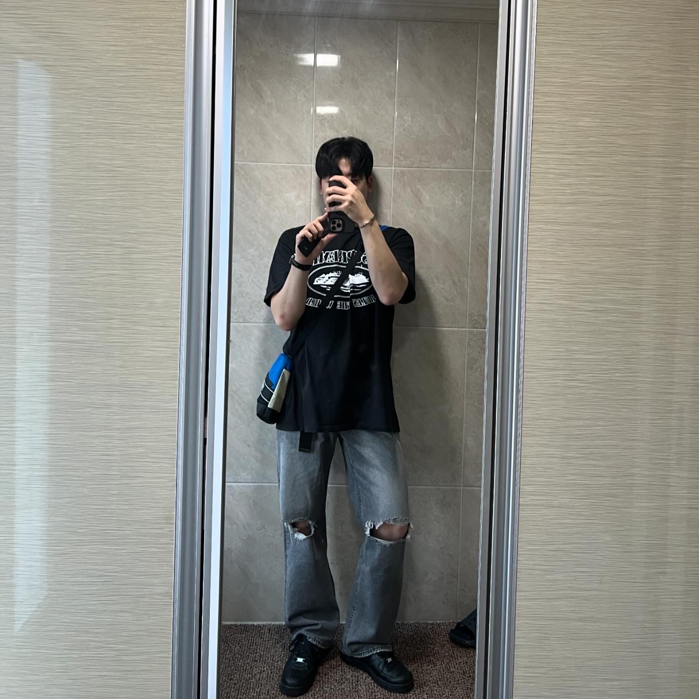 Supreme Shoulder Bag Blue - 23FW, Nike x Supreme Air Force 1 Low Black 착용 스타일 - 2