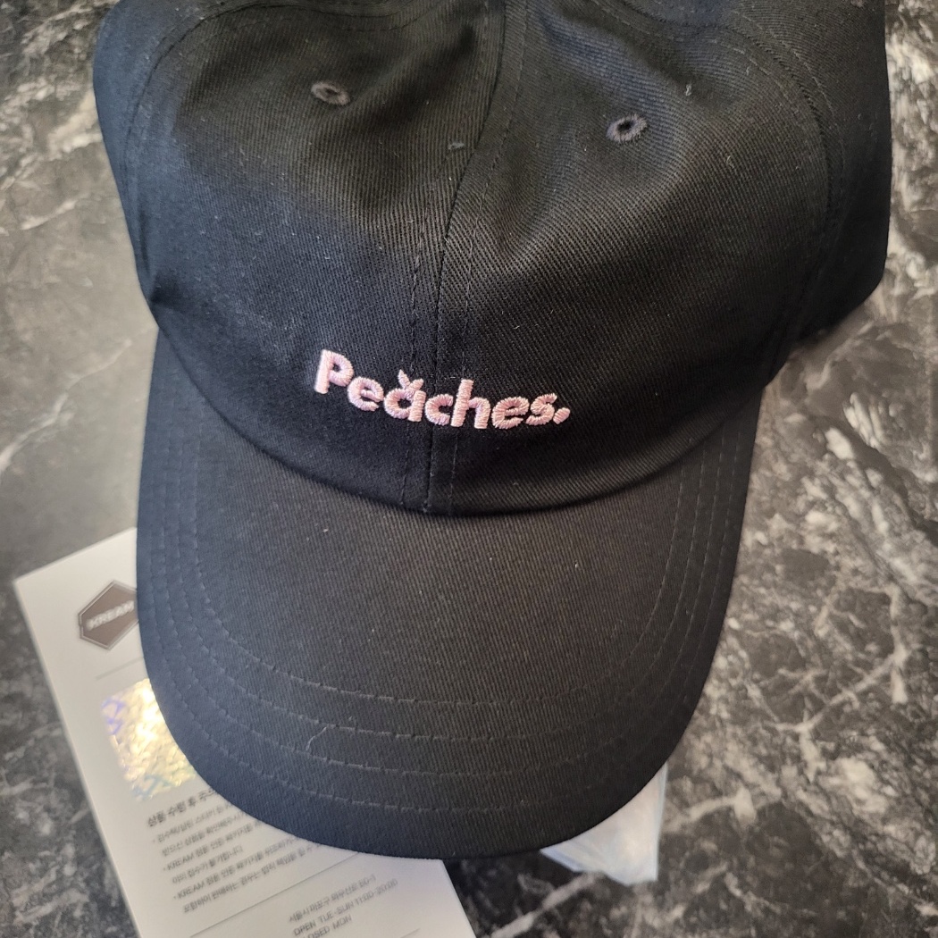 Vans x Peaches. Cap Black 착용 스타일