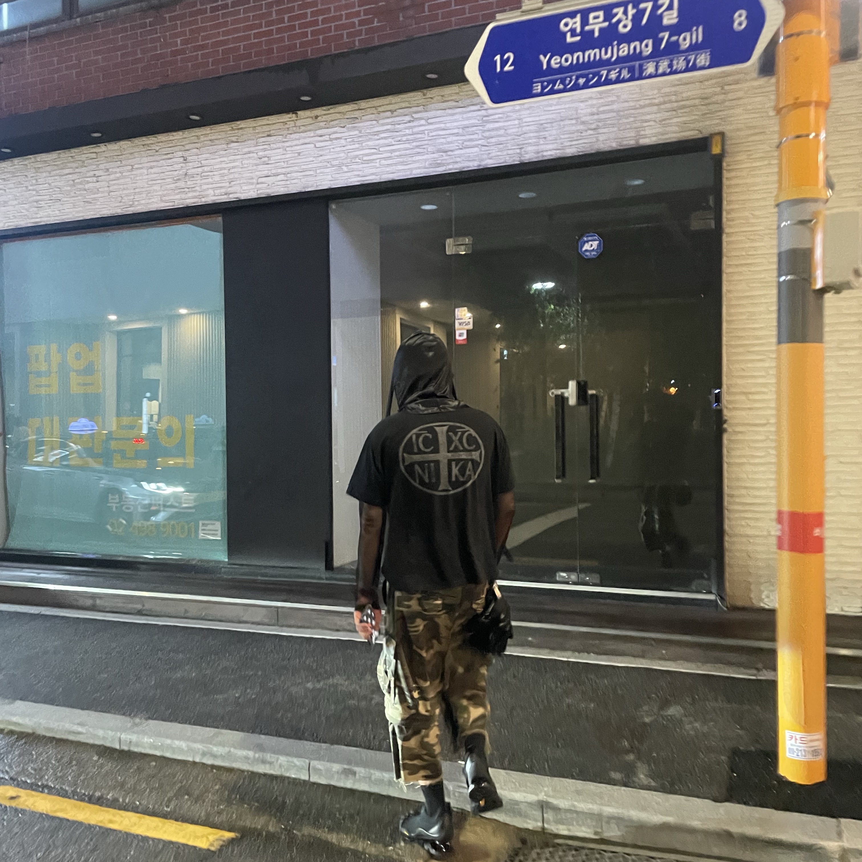 Project G/R 3-Quarter Convertible Cargo Shorts Came, Project G/R Durag T-Shirt Black 착용 스타일 - 7