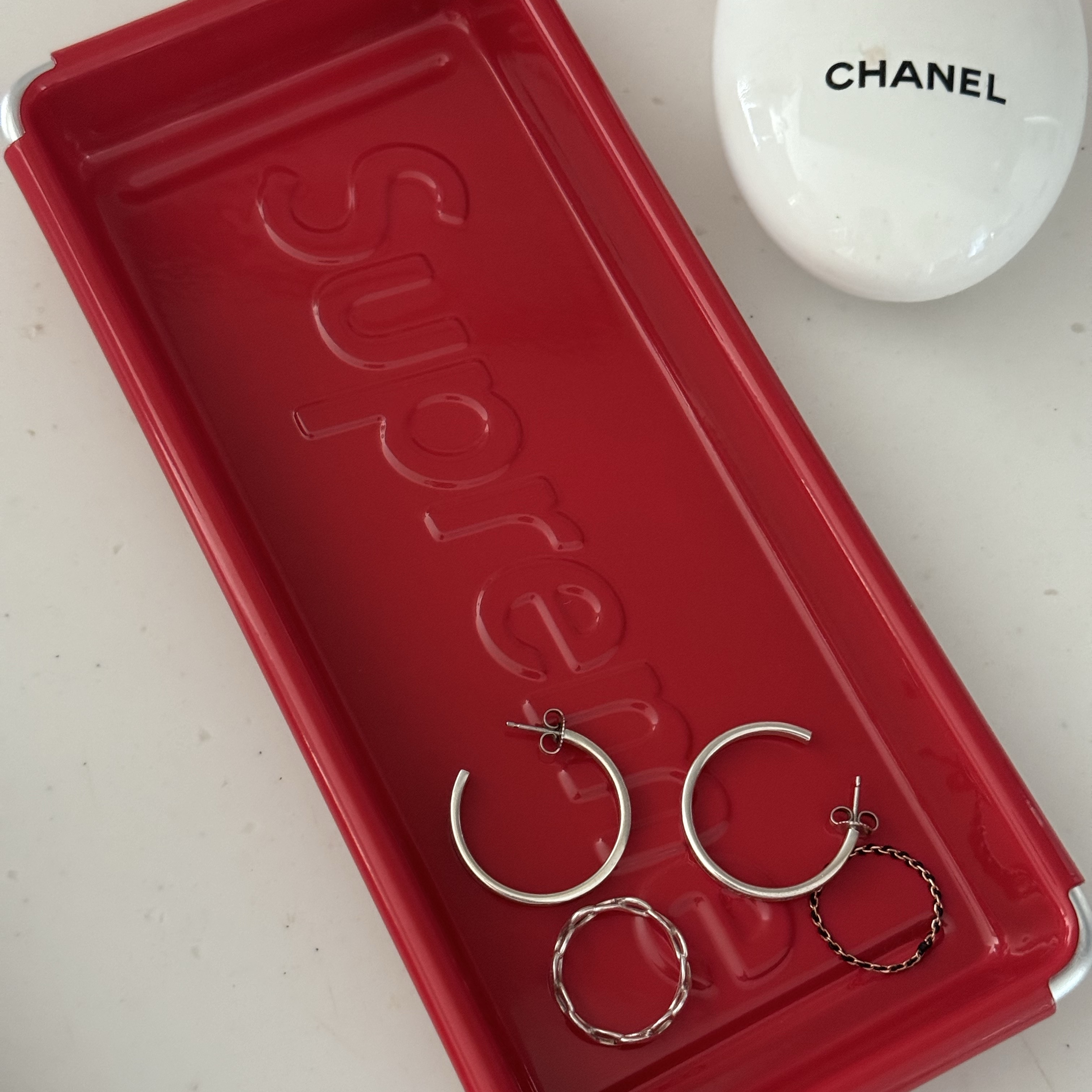 Supreme x Dulton Tray Red - 23SS 착용 스타일