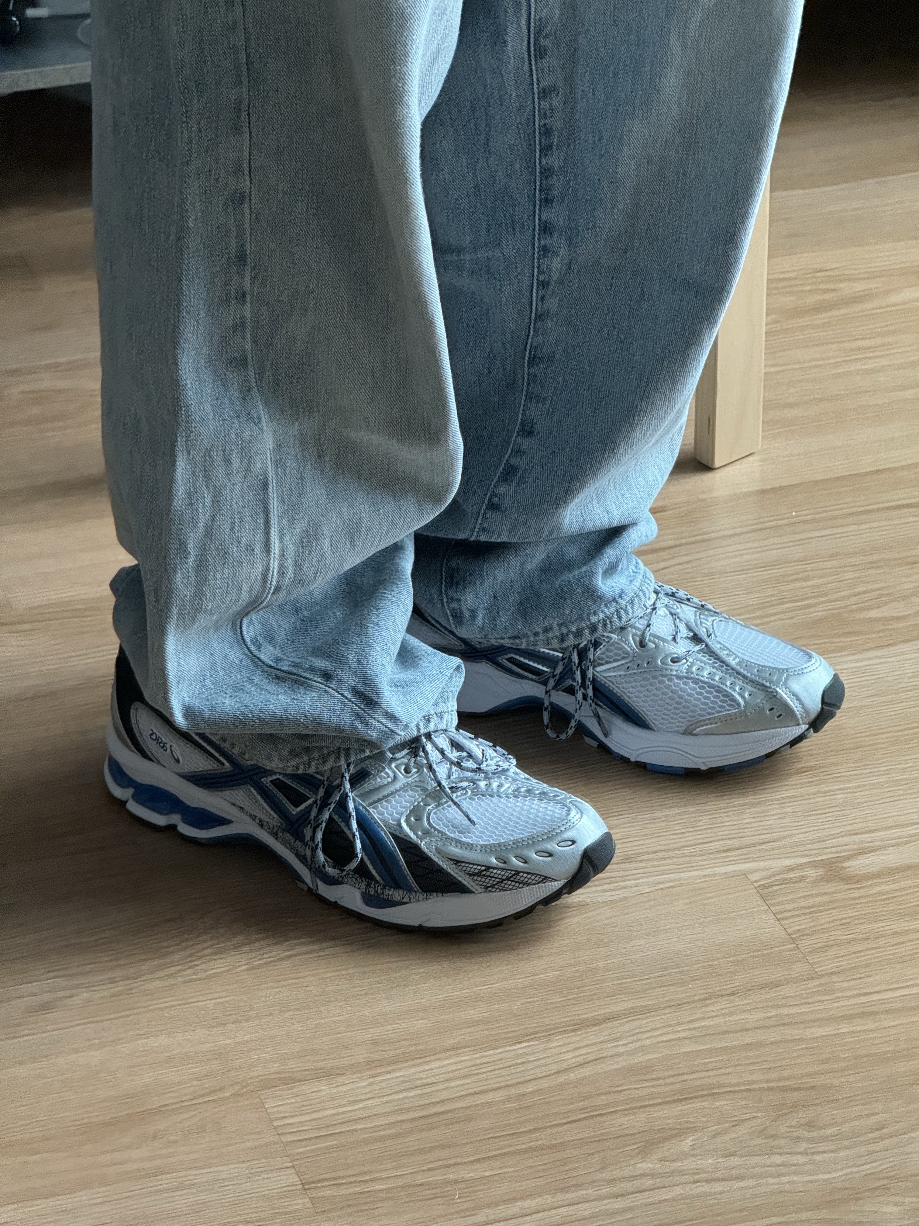 Asics Gel-Nimbus 10.1 White Directoire Blue 착용 스타일 - 2