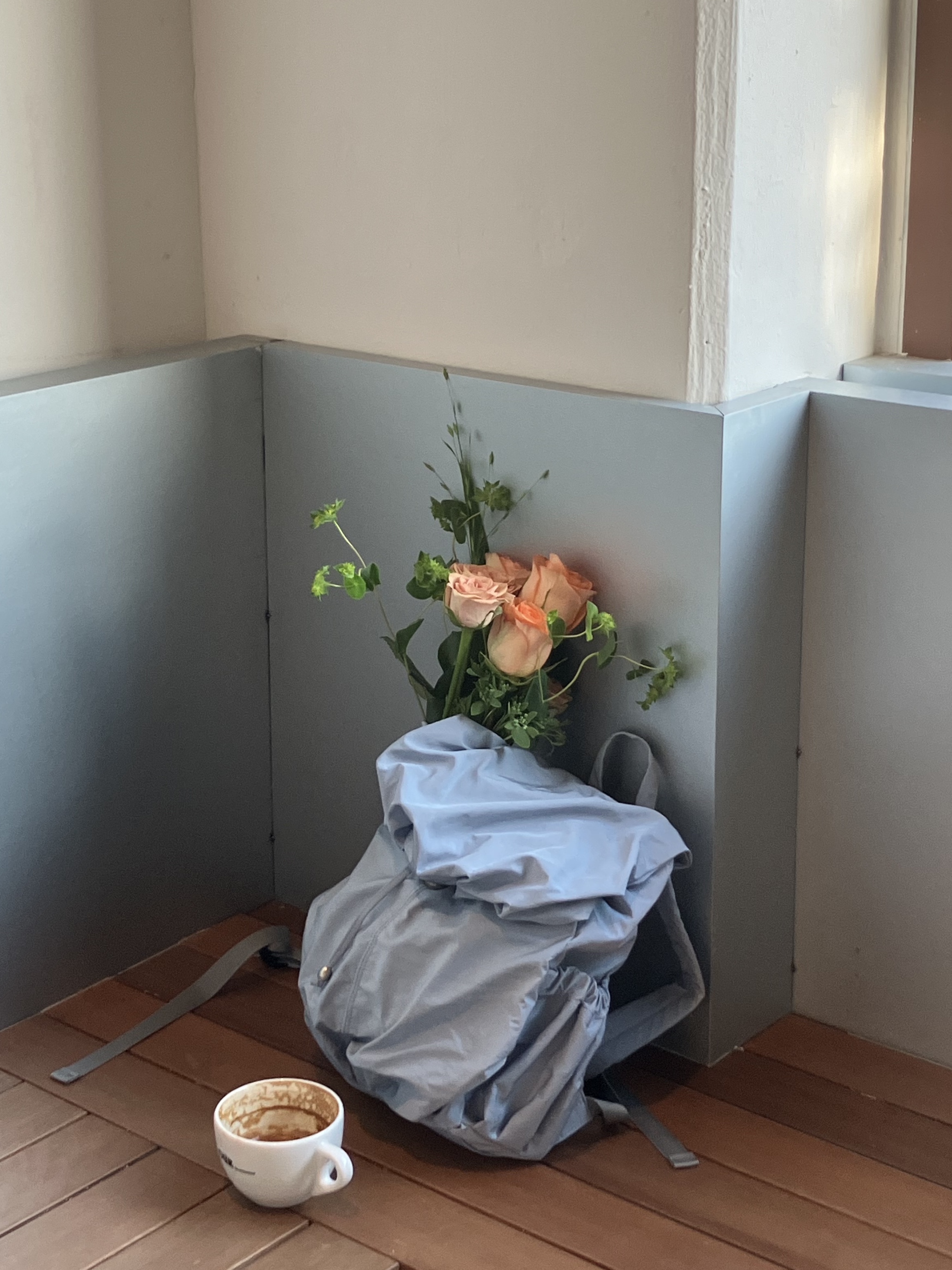 ACOC Blooming Mini Backpack Ice Blue 착용 스타일 - 4