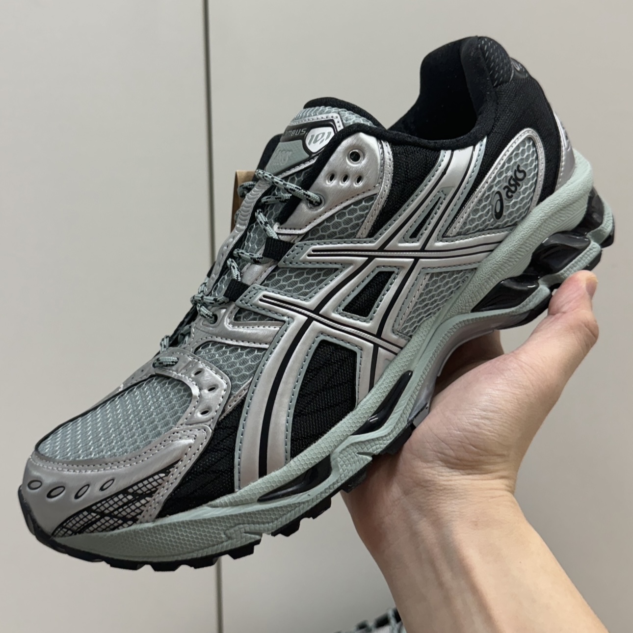 Asics Gel-Nimbus 10.1 Ocean Haze Pure Silver 착용 스타일 - 1