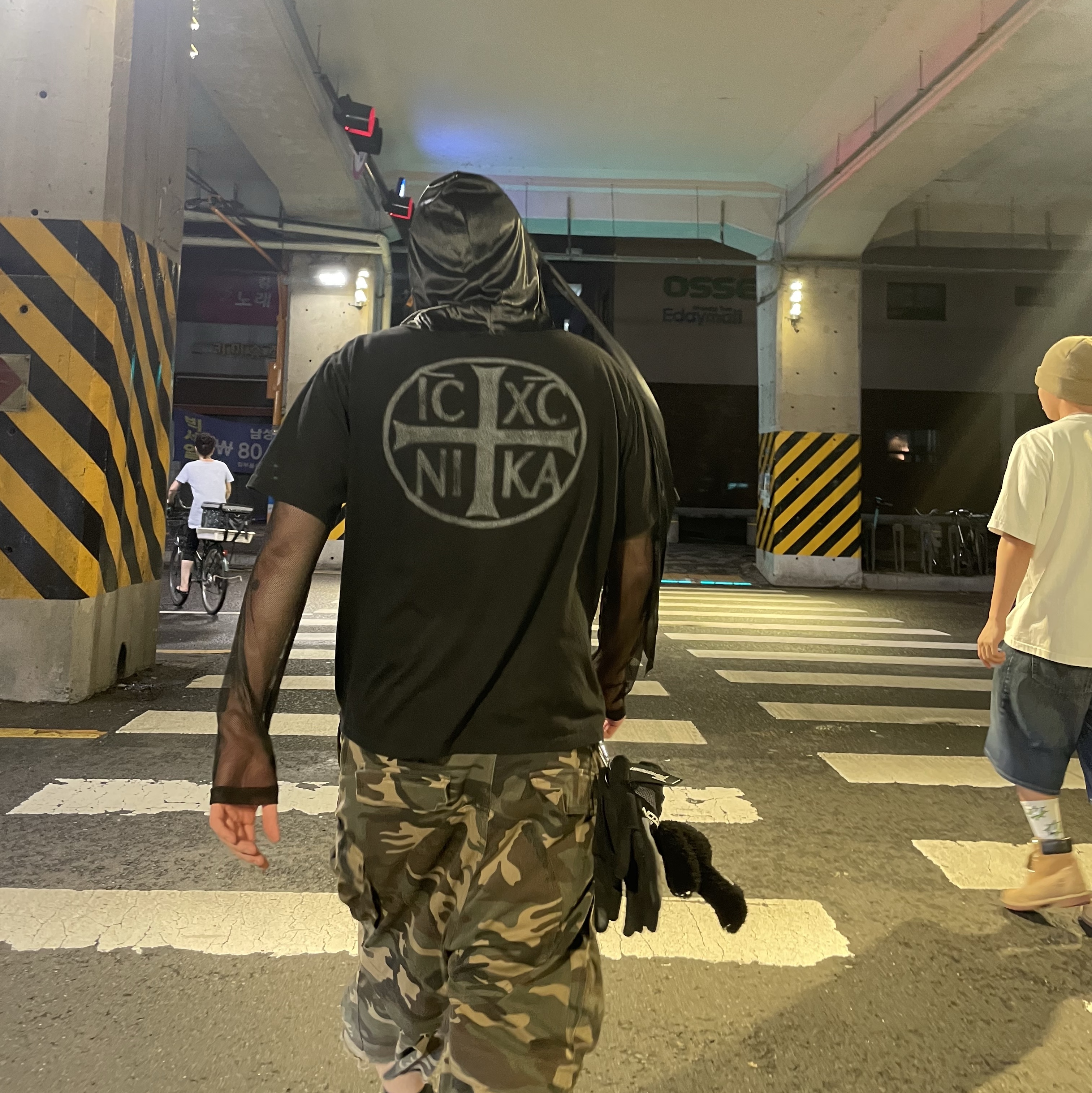 Project G/R 3-Quarter Convertible Cargo Shorts Came, Project G/R Durag T-Shirt Black 착용 스타일 - 4
