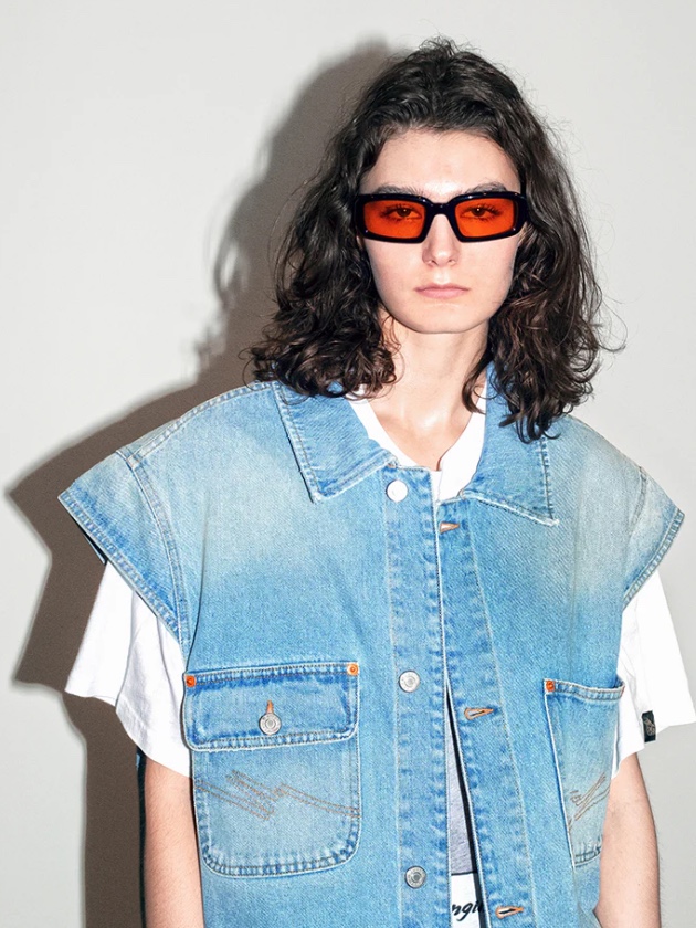 Martine Rose Denim Gilet Bleached Wash 착용 스타일 - 4
