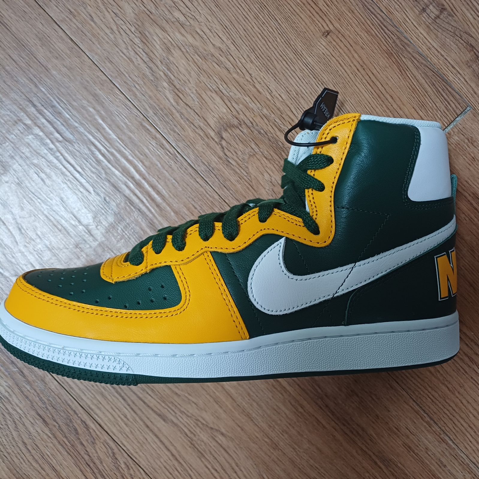 Nike Terminator High Black Forest and Del Sol 착용 스타일 - 2