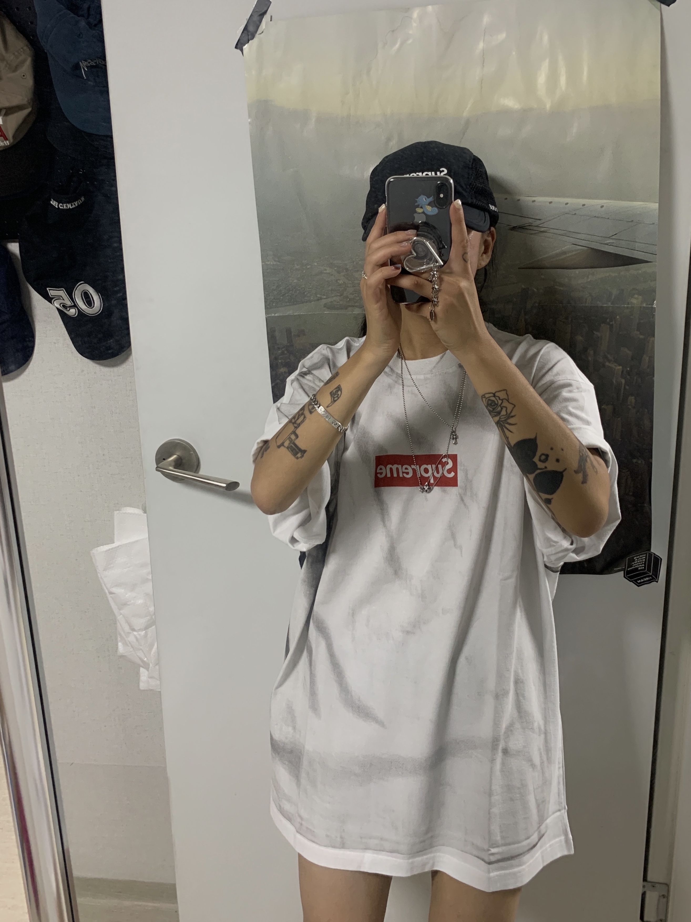 Supreme x MM6 Maison Margiela Box Logo T-Shirt White - 24SS, Supreme Mesh Side Panel Camp Cap Black - 24SS 착용 스타일