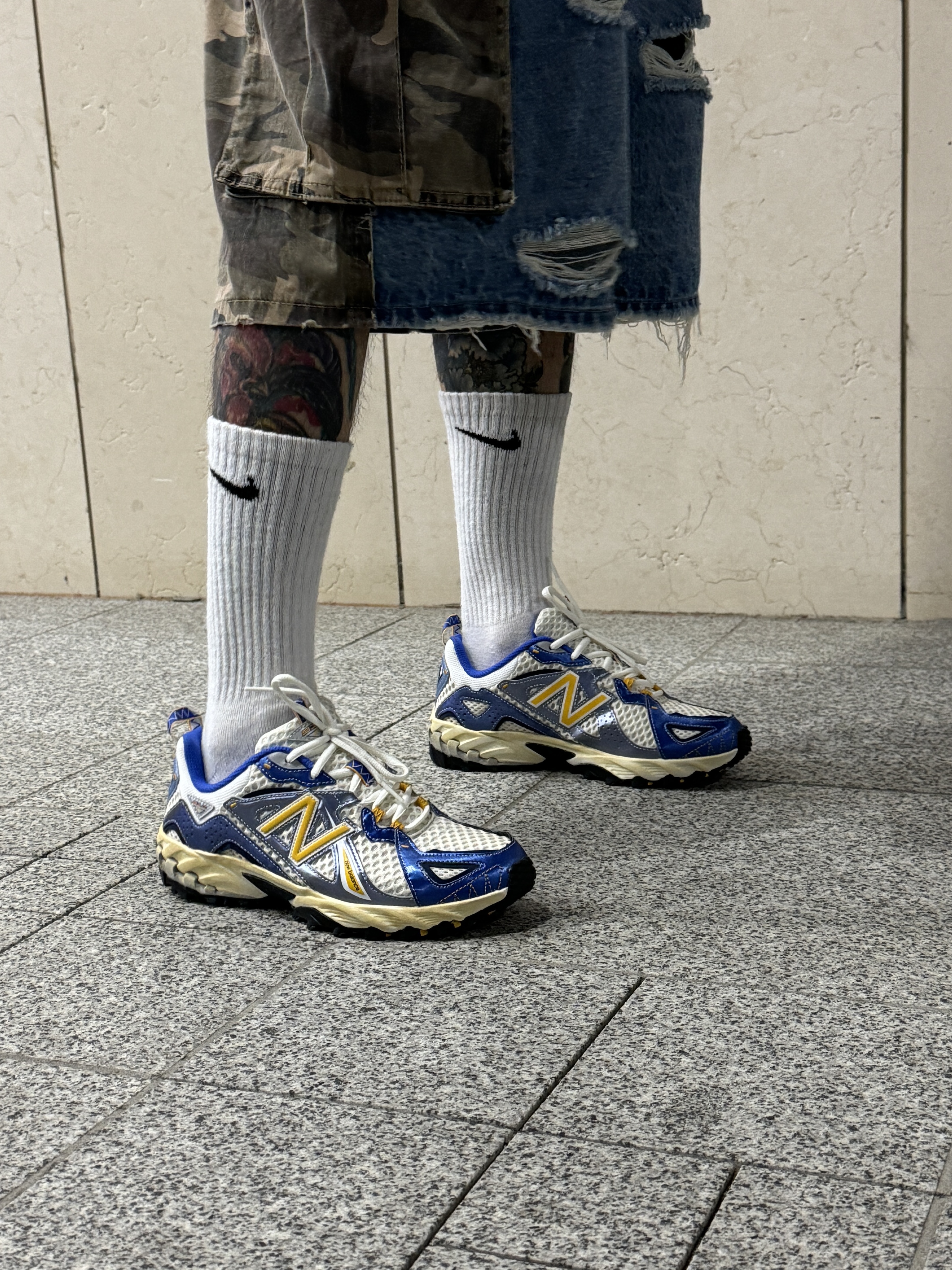 New Balance x Yeseyesee ML610 Atlantic Blue Varsity Gold, Supreme Coated Denim Camp Cap Black - 24SS 착용 스타일 - 3