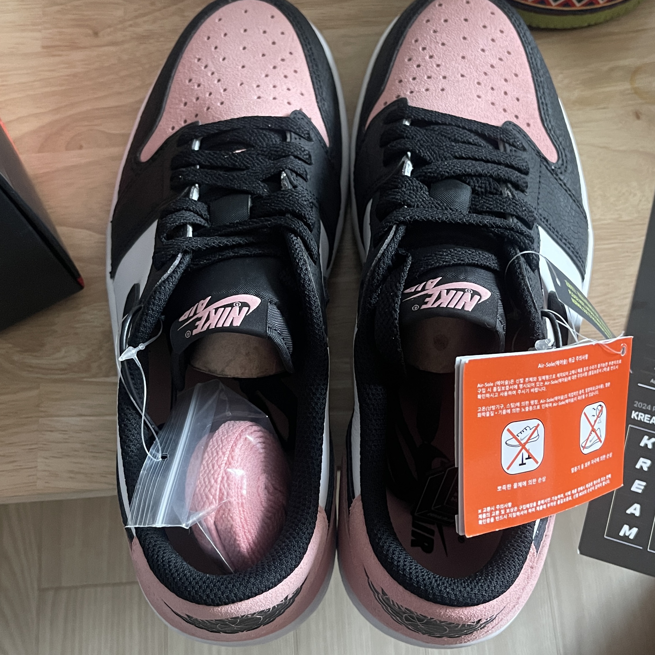 Jordan 1 Retro Low OG Bleached Coral 착용 스타일