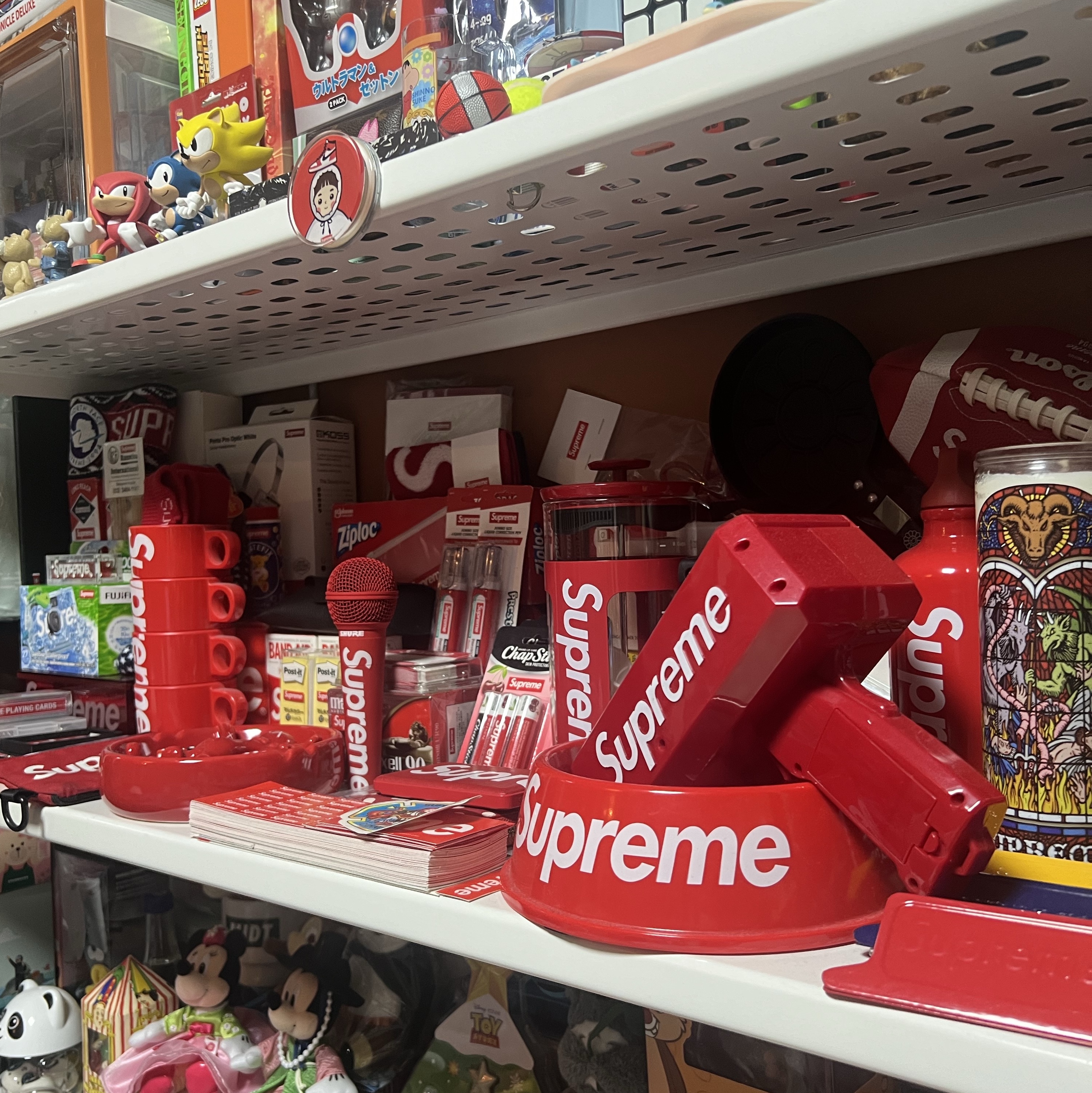 Supreme x Shure SM58 Vocal Microphone Red - 20FW, Supreme Prayer Candle White - 23FW 착용 스타일