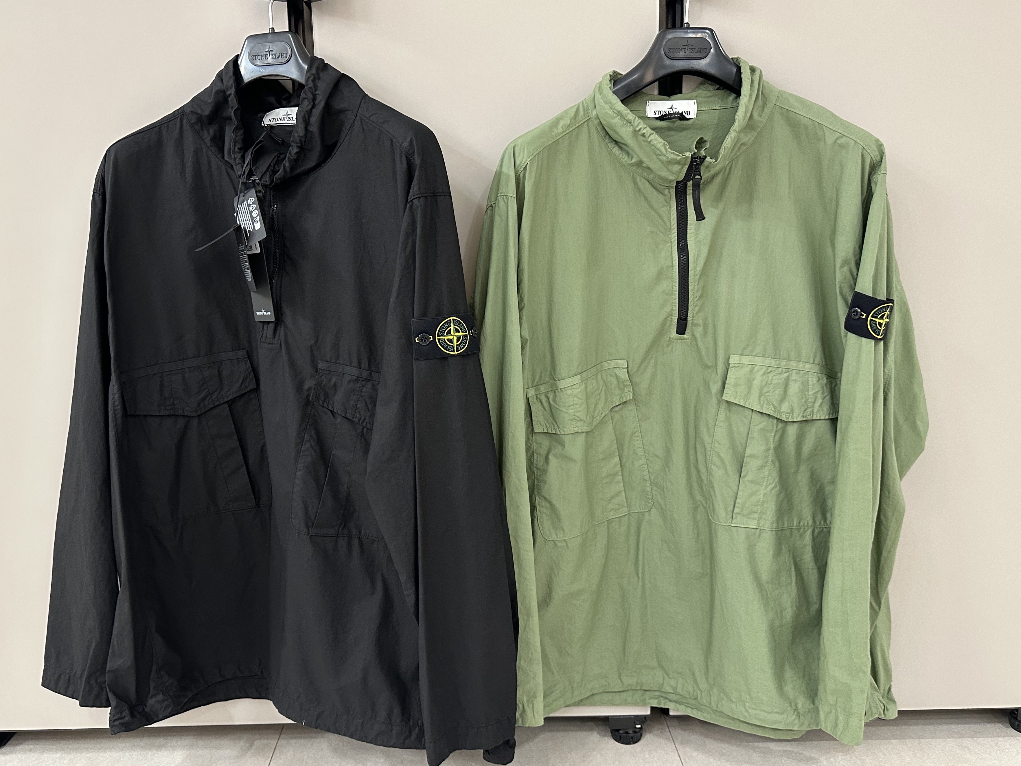 Stone Island 10705 Light Cotton Canvas Garment Dyed Half Zipper Anorak Black - 23SS 착용 스타일 - 6