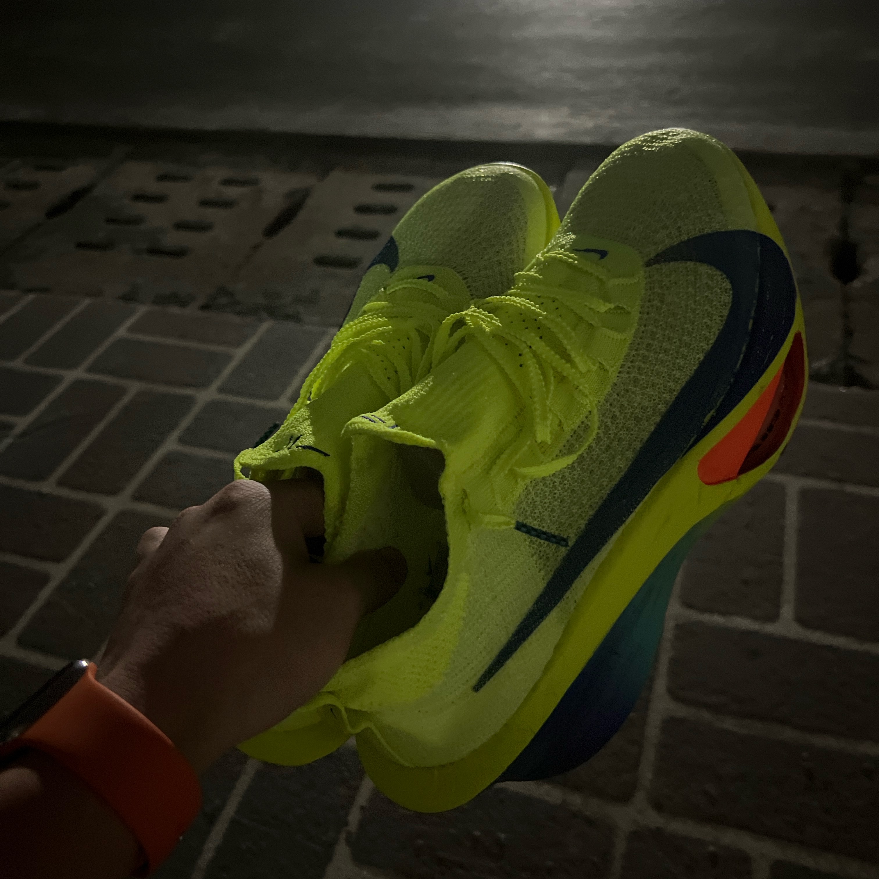 Nike Air Zoom Alphafly Next% 3 Volt 착용 스타일 - 3