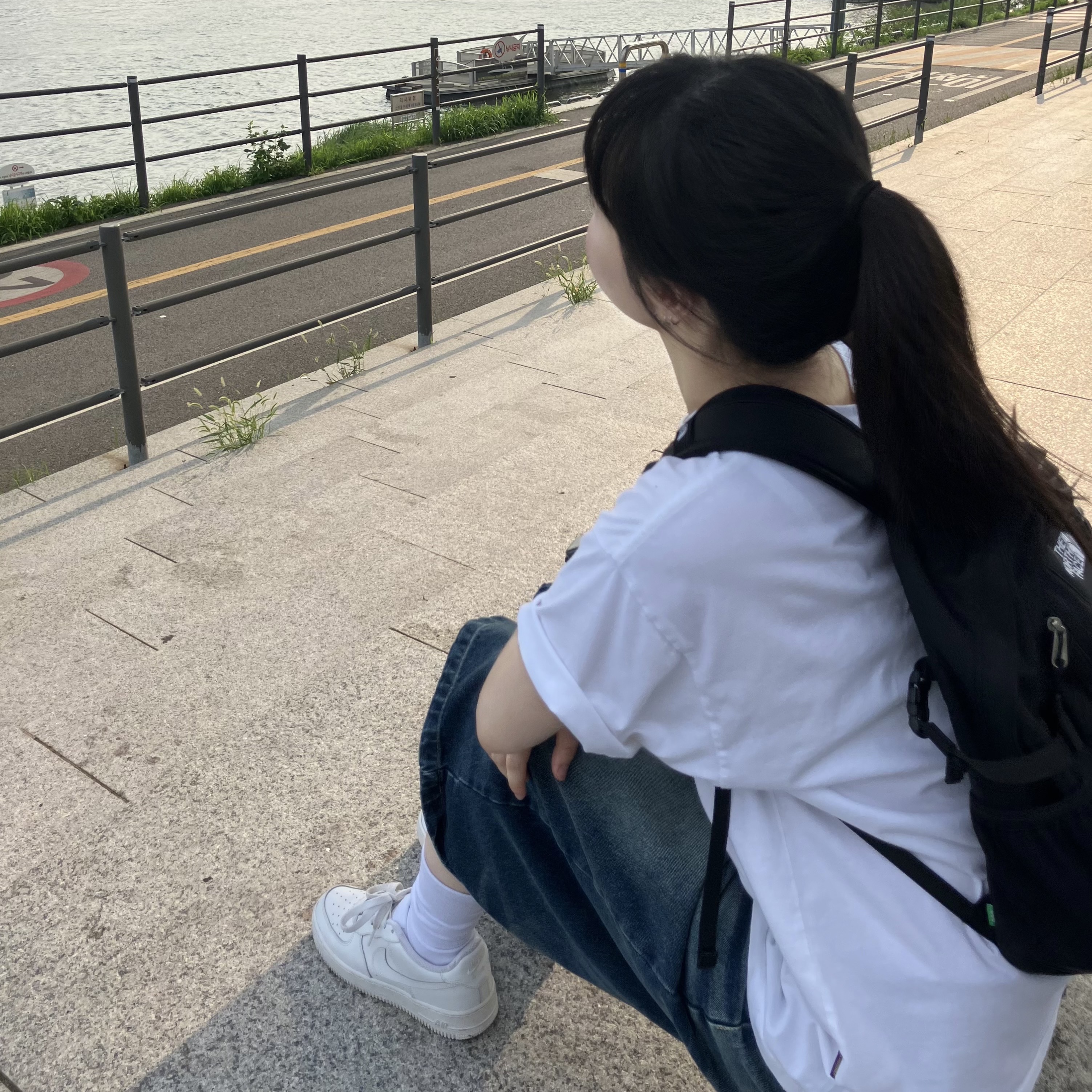 The North Face Mini Shot Black, Nike Air Force 1 '07 Low White 착용 스타일