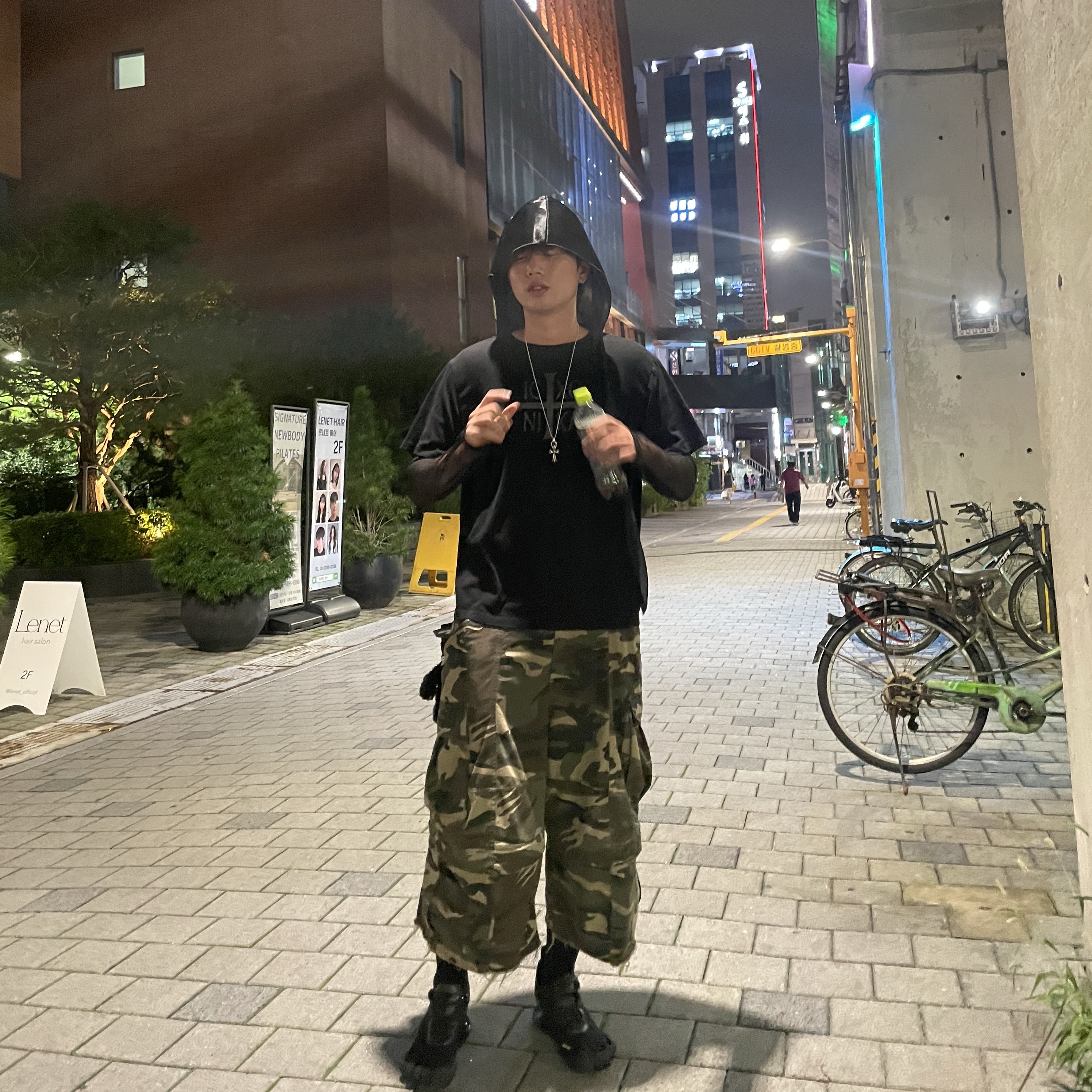 Project G/R 3-Quarter Convertible Cargo Shorts Came, Project G/R Durag T-Shirt Black 착용 스타일 - 6