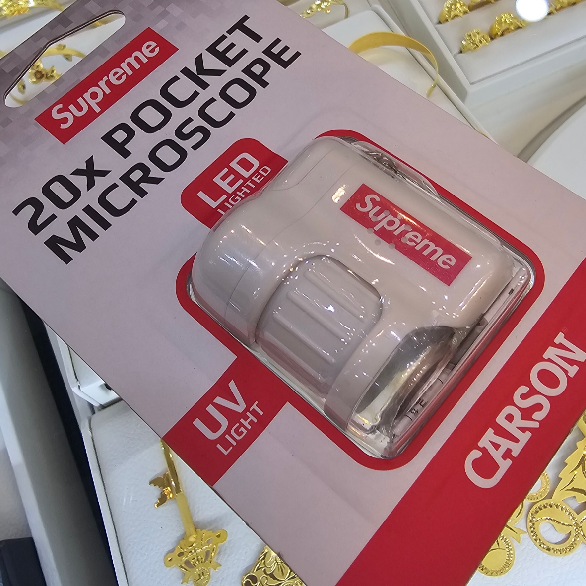 Supreme x Raymay Pocket Microscope Keychain White - 23SS 착용 스타일 - 4