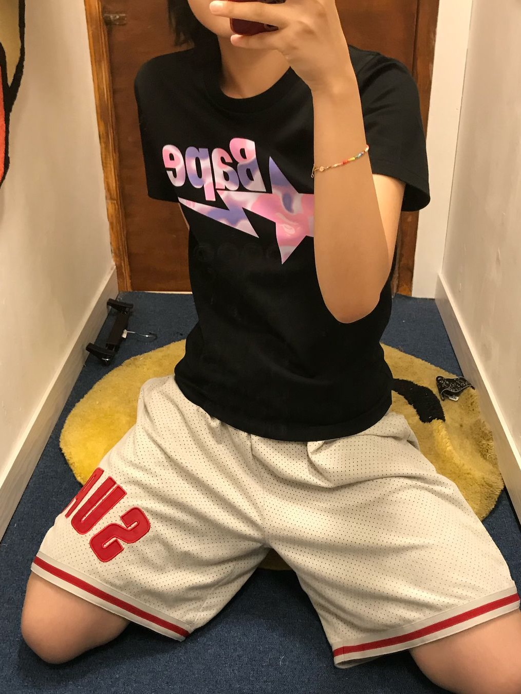 Supreme Ultrasuede Mesh Short Grey - 24SS, Supreme Business T-Shirt Black - 23SS 착용 스타일 - 2