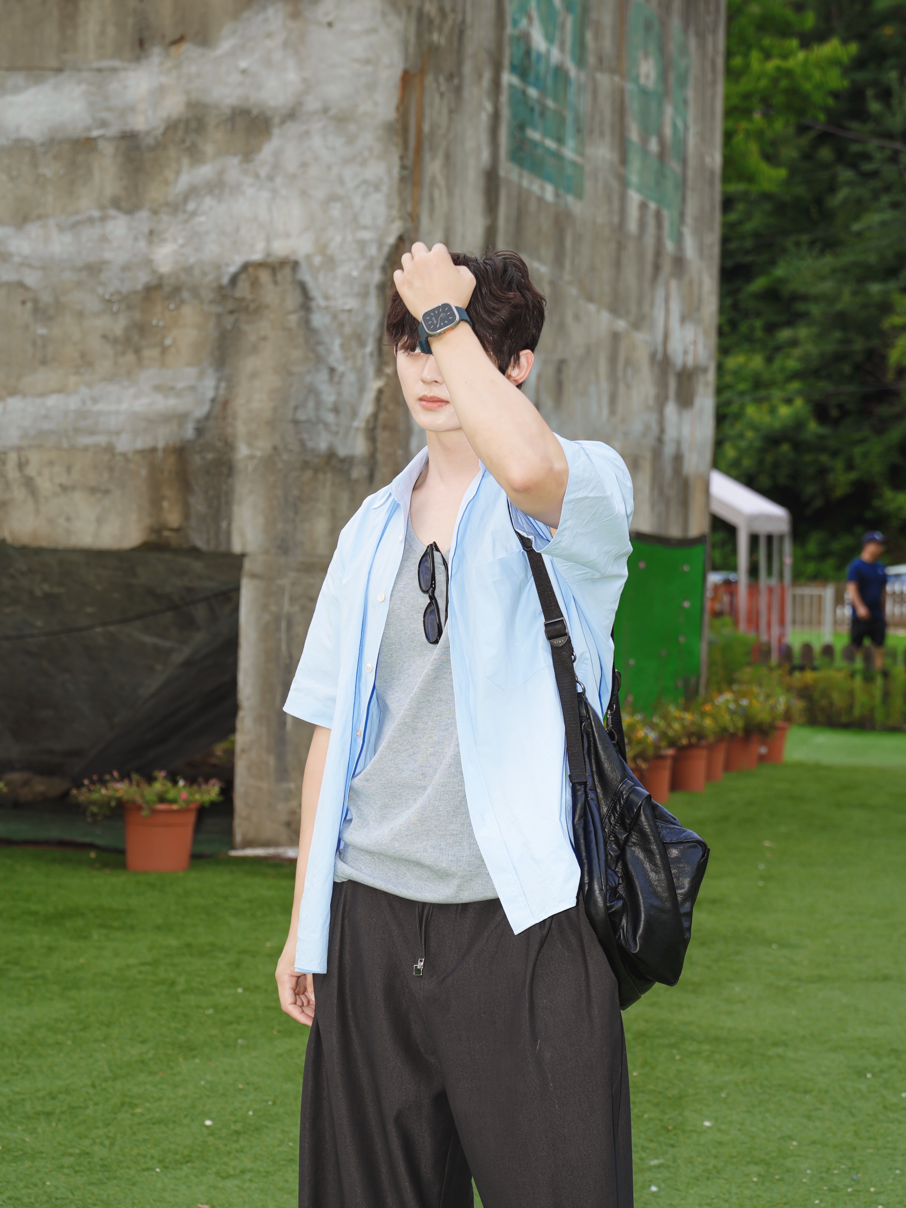 DIVEIN Vern Short Sleeve Shirt Baby Blue, Apple Watch Ultra 2 49mm Titanium Case with Ocean Band Blue (Korean Ver.) 착용 스타일 - 3