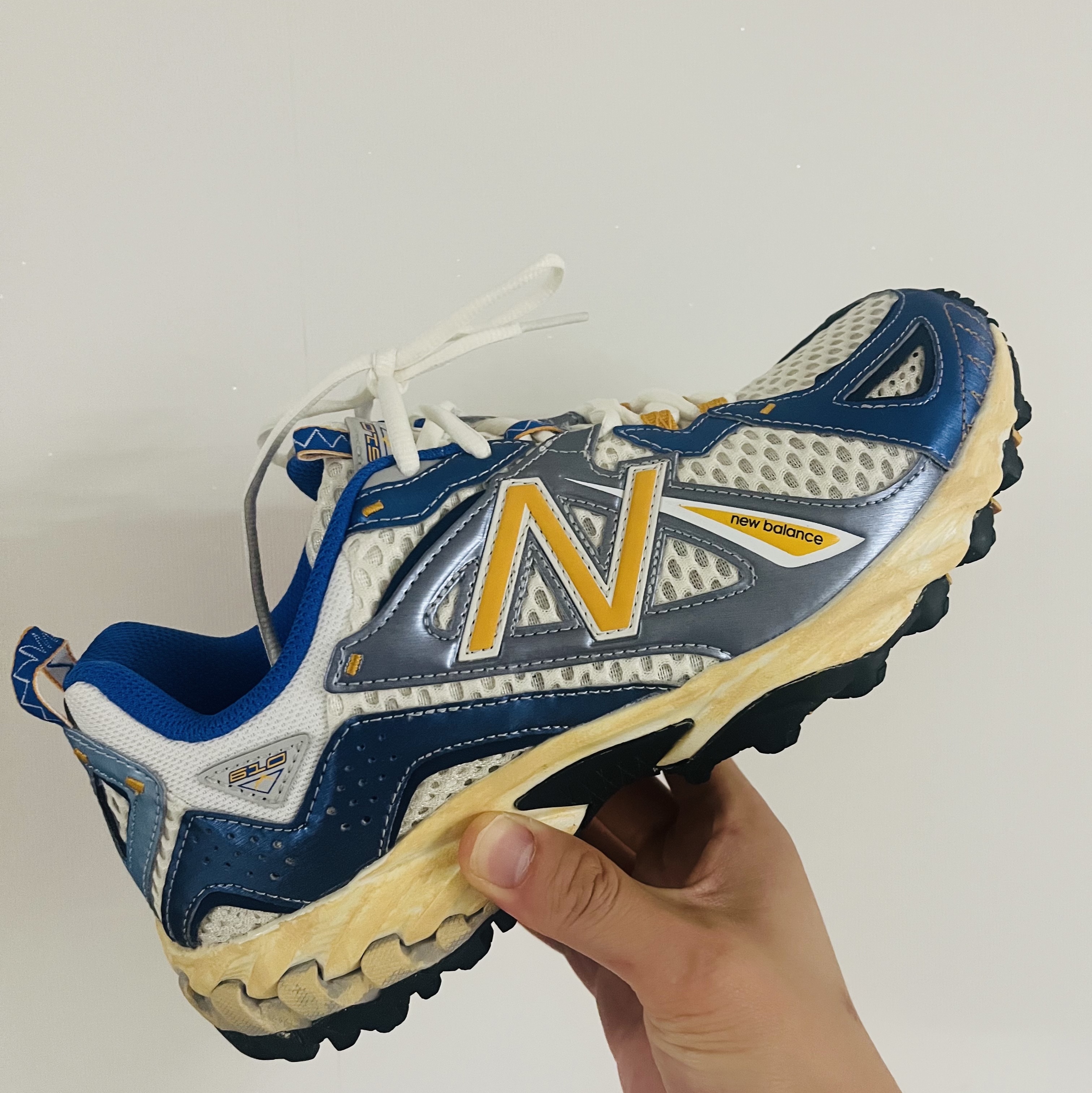 New Balance x Yeseyesee ML610 Atlantic Blue Varsity Gold 착용 스타일
