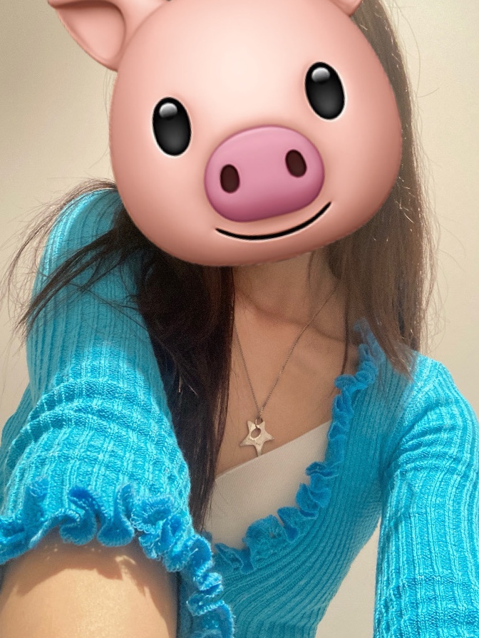 [KREAM 단독] Maison Cleo Women Ariana Turquoise Flowers Button Knitted Ruffles Cardigan Truquoise 착용 스타일 - 2