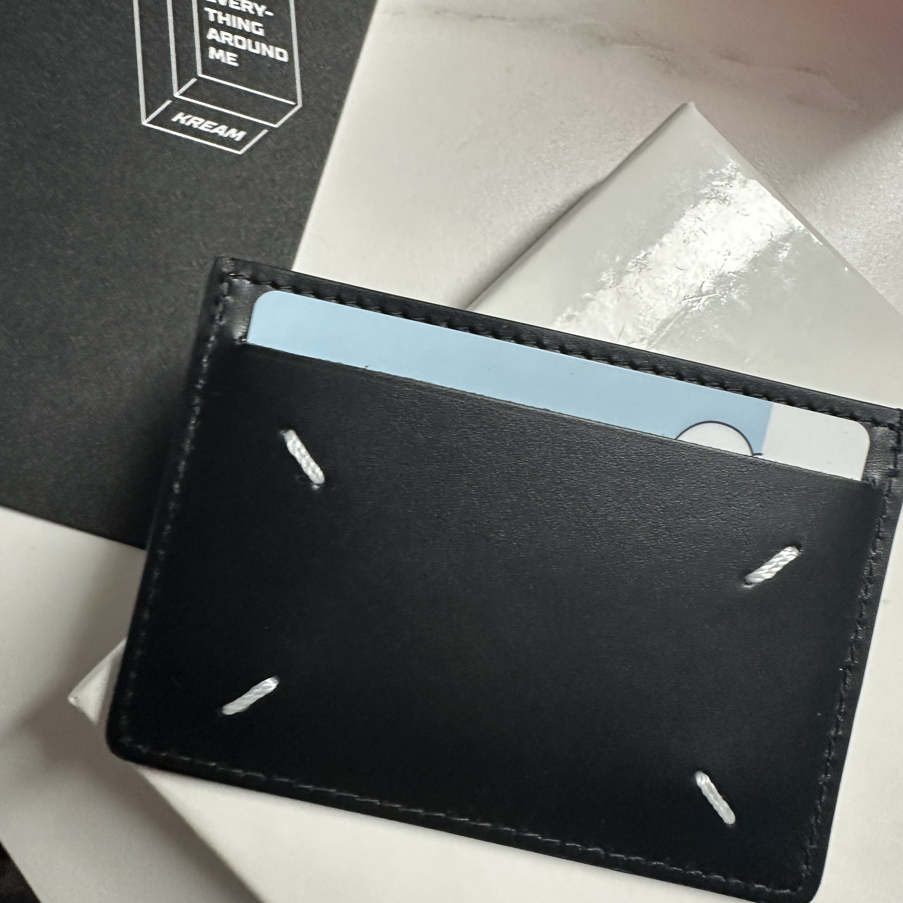 Maison Margiela Four Stitch Card Holder Black 착용 스타일