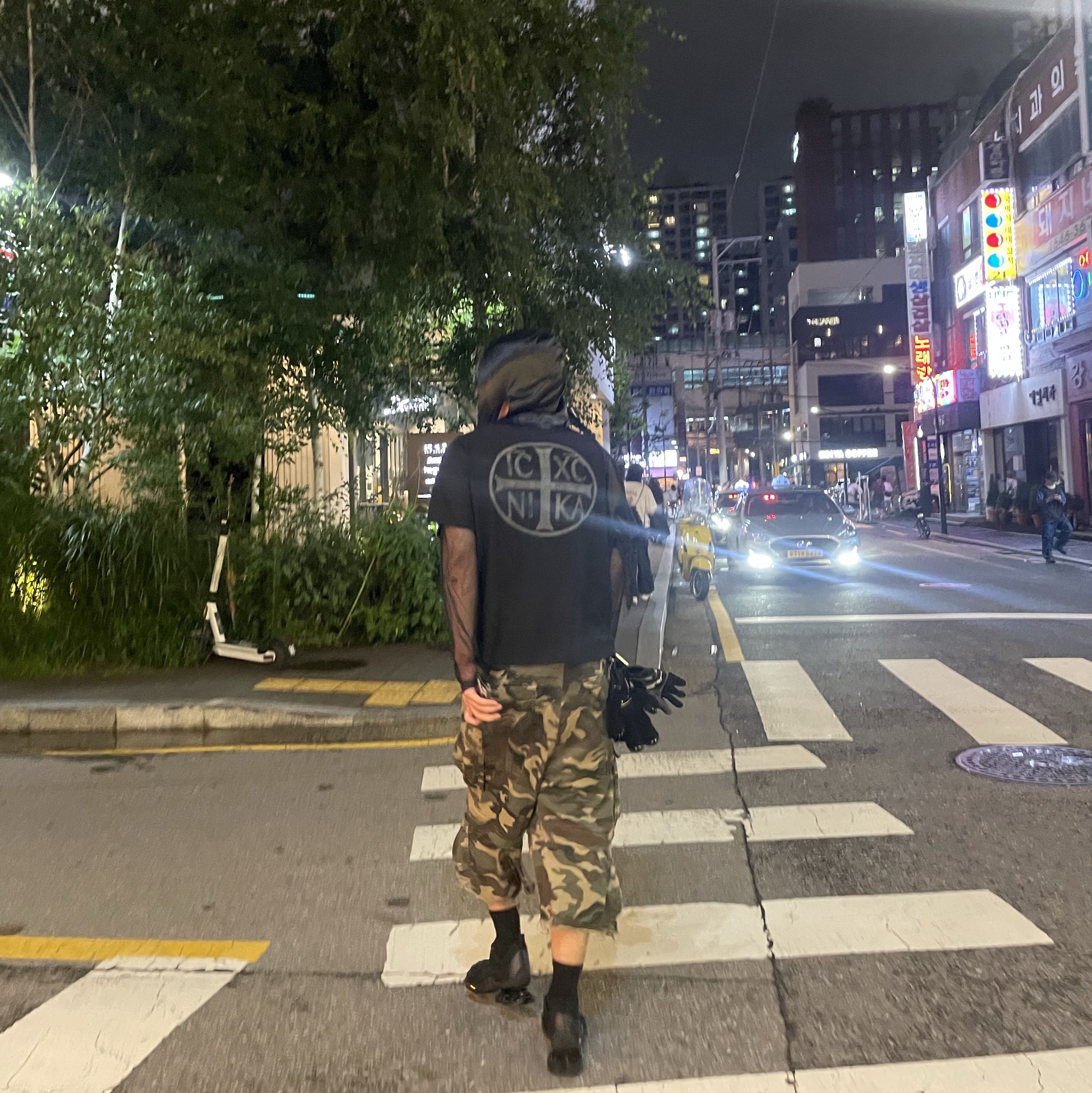 Project G/R 3-Quarter Convertible Cargo Shorts Came, Project G/R Durag T-Shirt Black 착용 스타일 - 9