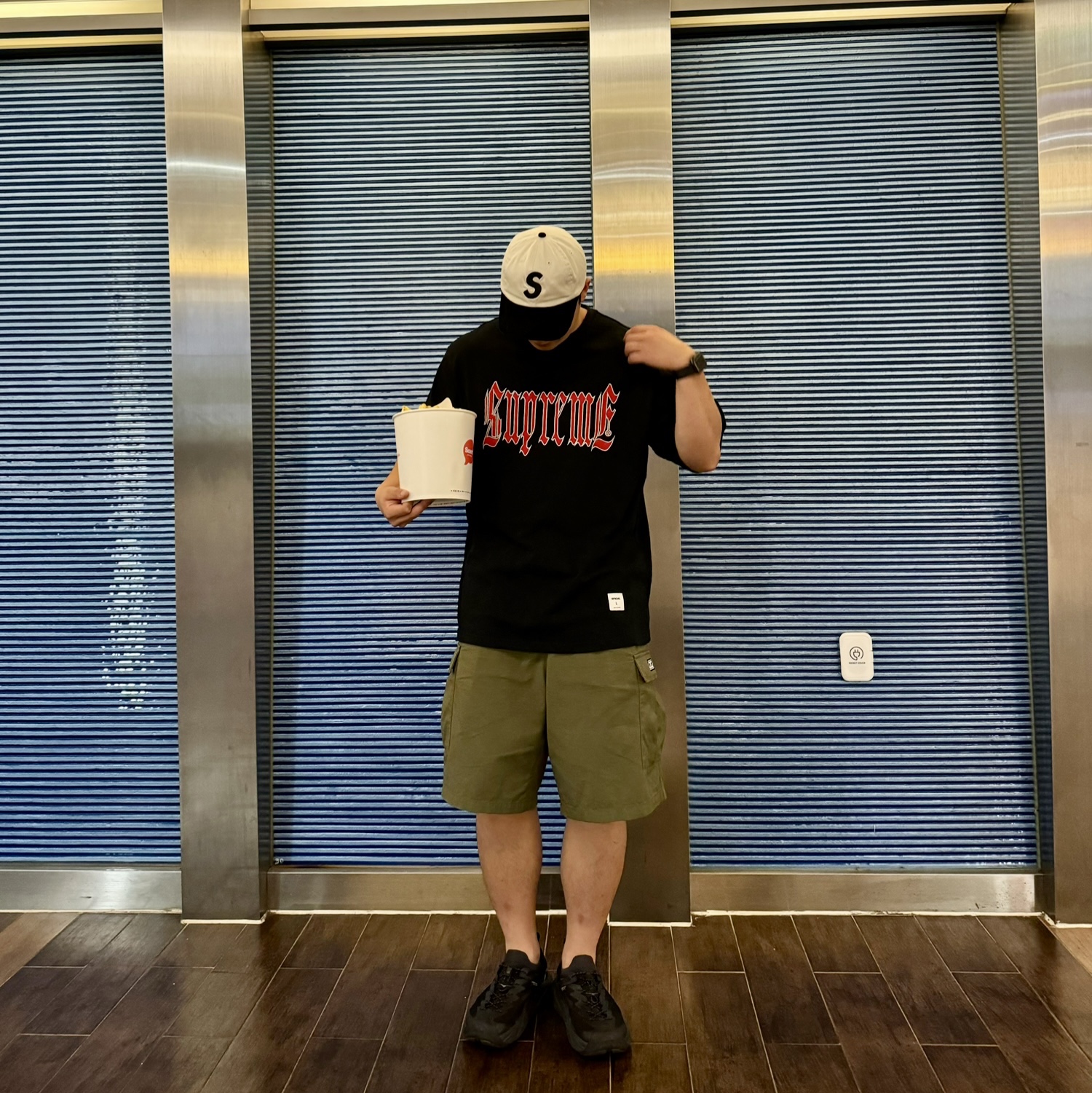 Supreme 2-Tone S Logo 6-Panel Stone - 24SS, Supreme Old English S/S Top Black - 24SS 착용 스타일 - 3