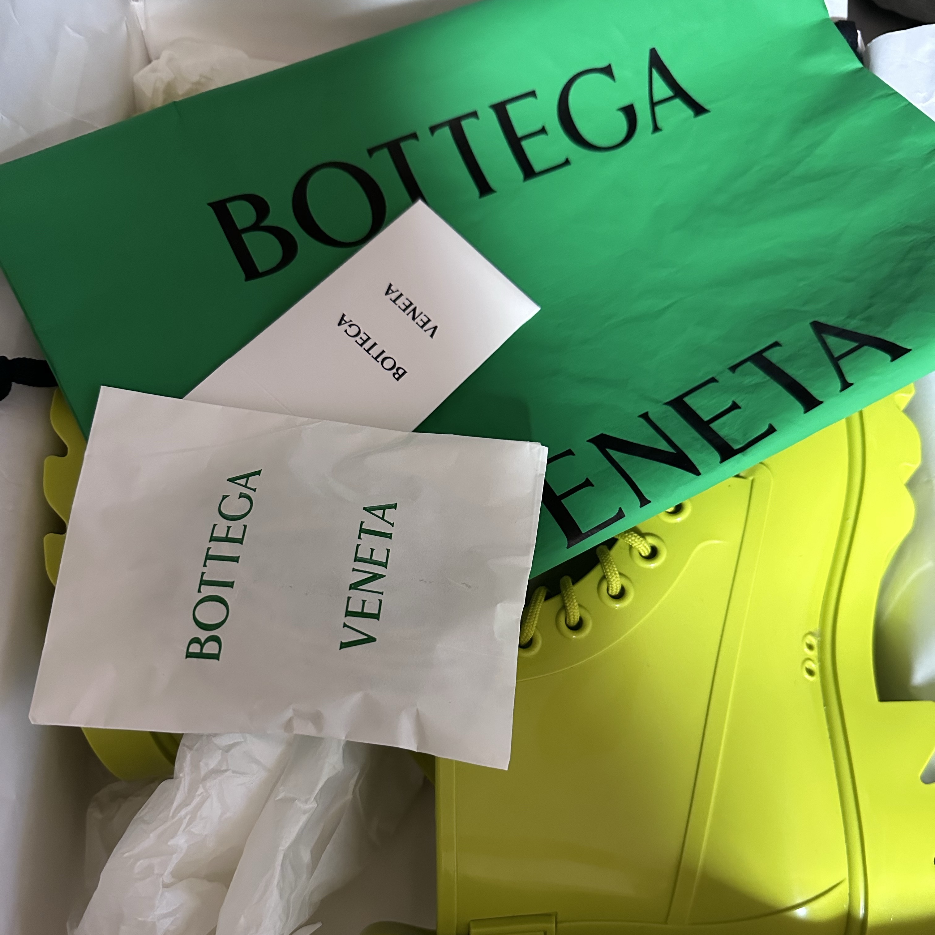 Bottega Veneta Puddle Ankle Boots Kiwi 착용 스타일 - 1