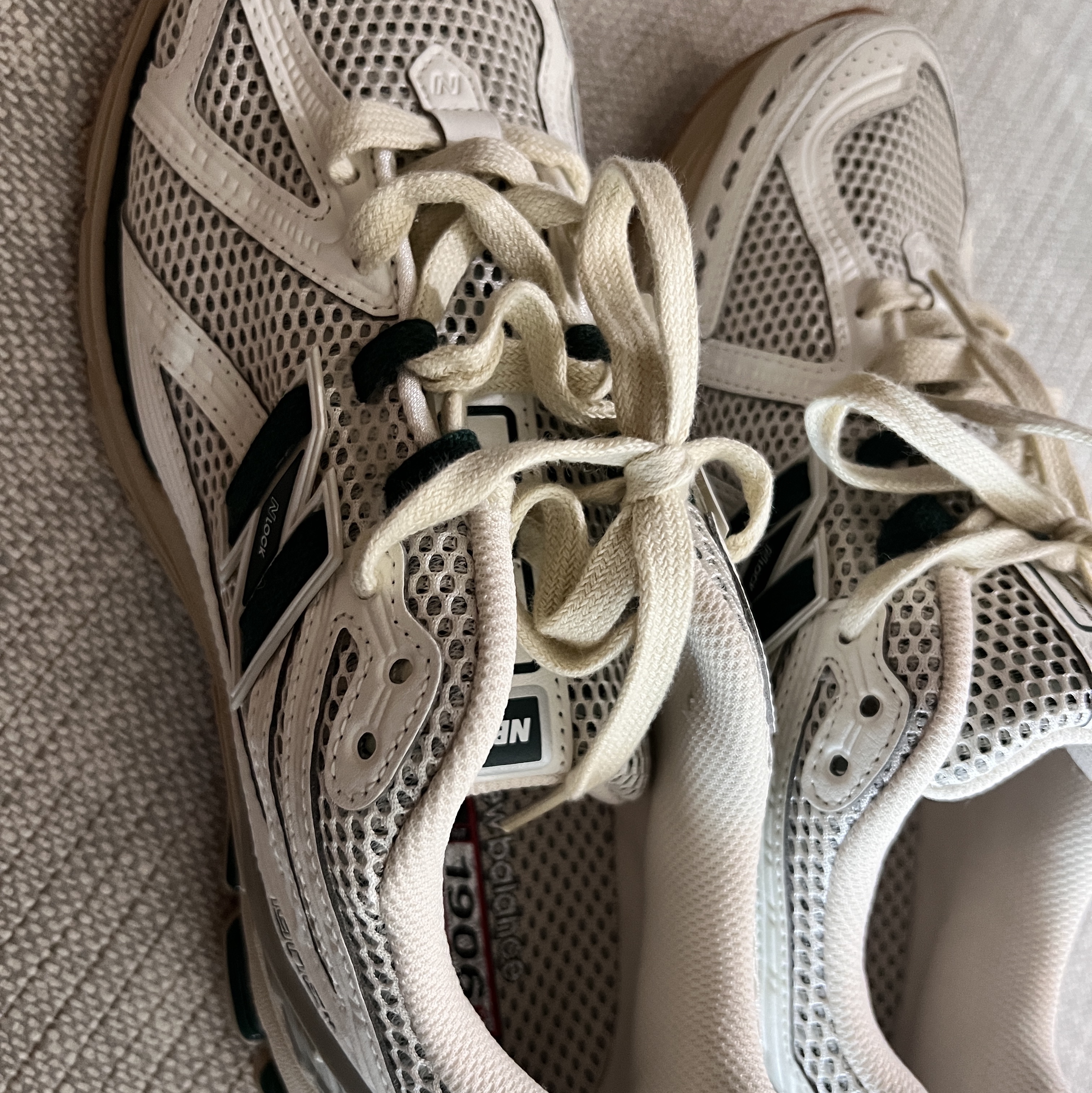 New Balance 1906R Silver Green 착용 스타일