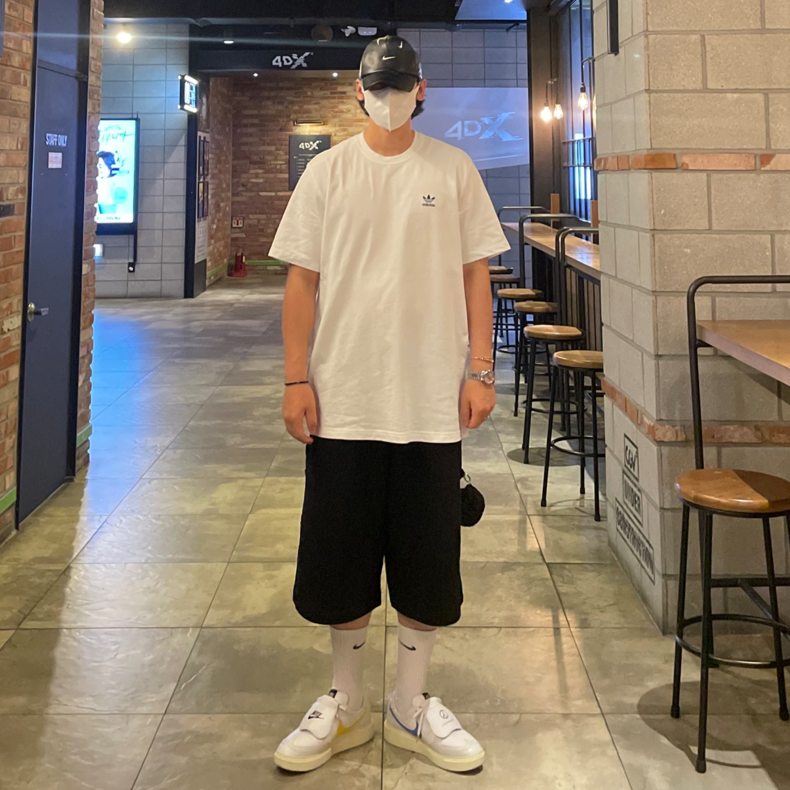 Nike x Peaceminusone Kwondo1 White, COS Quilted Nano Bag Black 착용 스타일