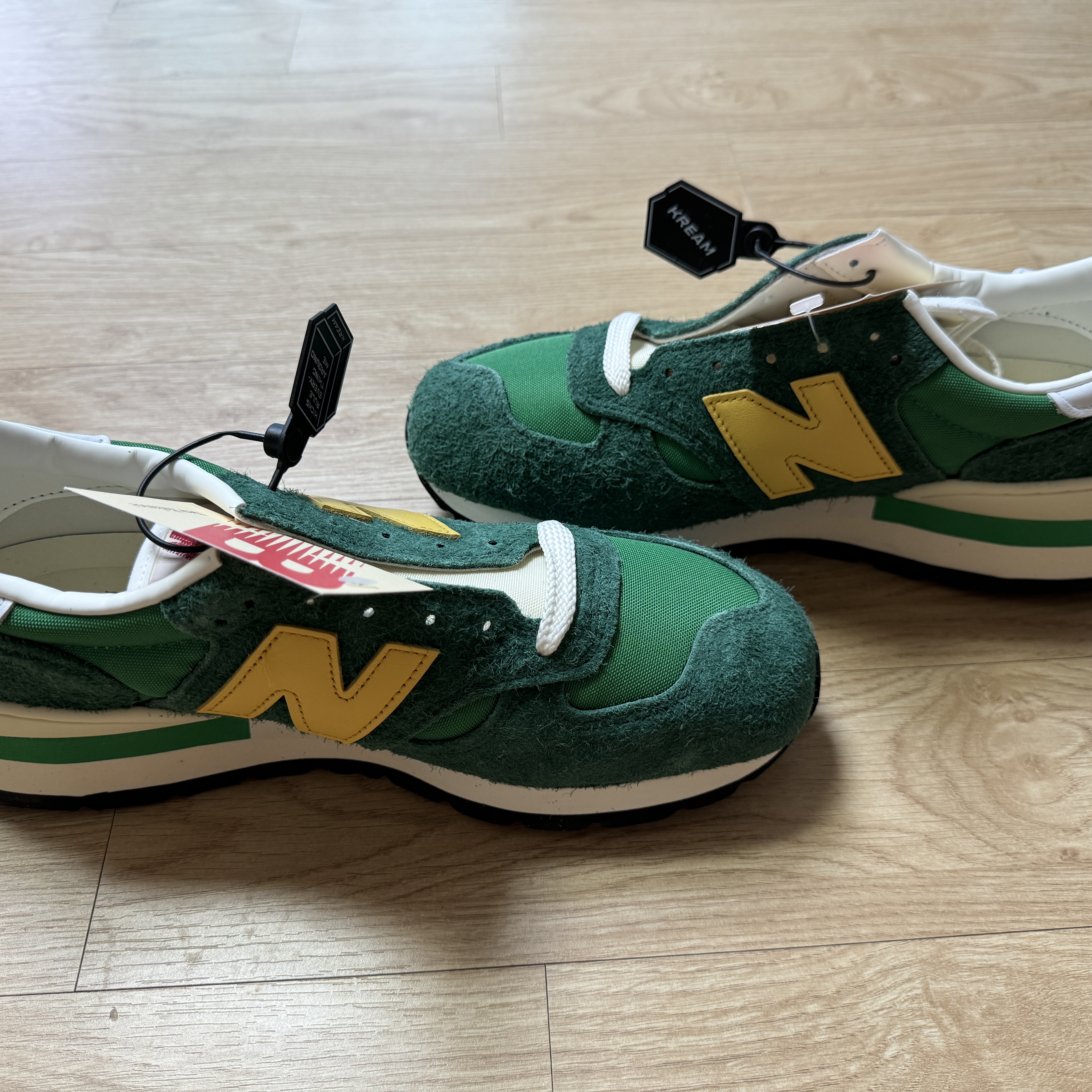 New Balance 990v1 Made in USA Green Gold 착용 스타일 - 5