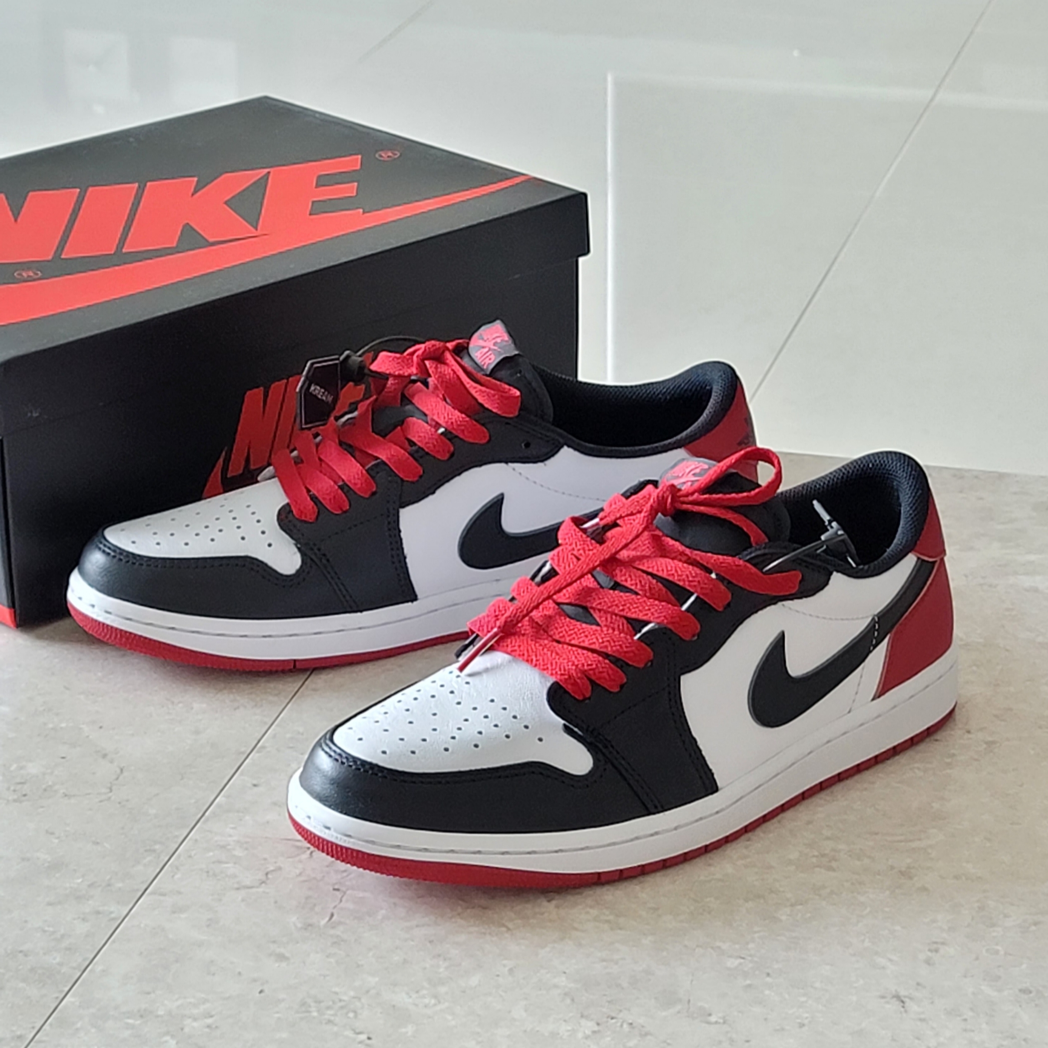 Jordan 1 Retro Low OG Black Toe 착용 스타일 - 4