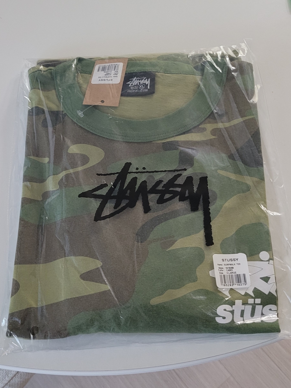 Stussy Surfwalk T-Shirt Camo 착용 스타일 - 1