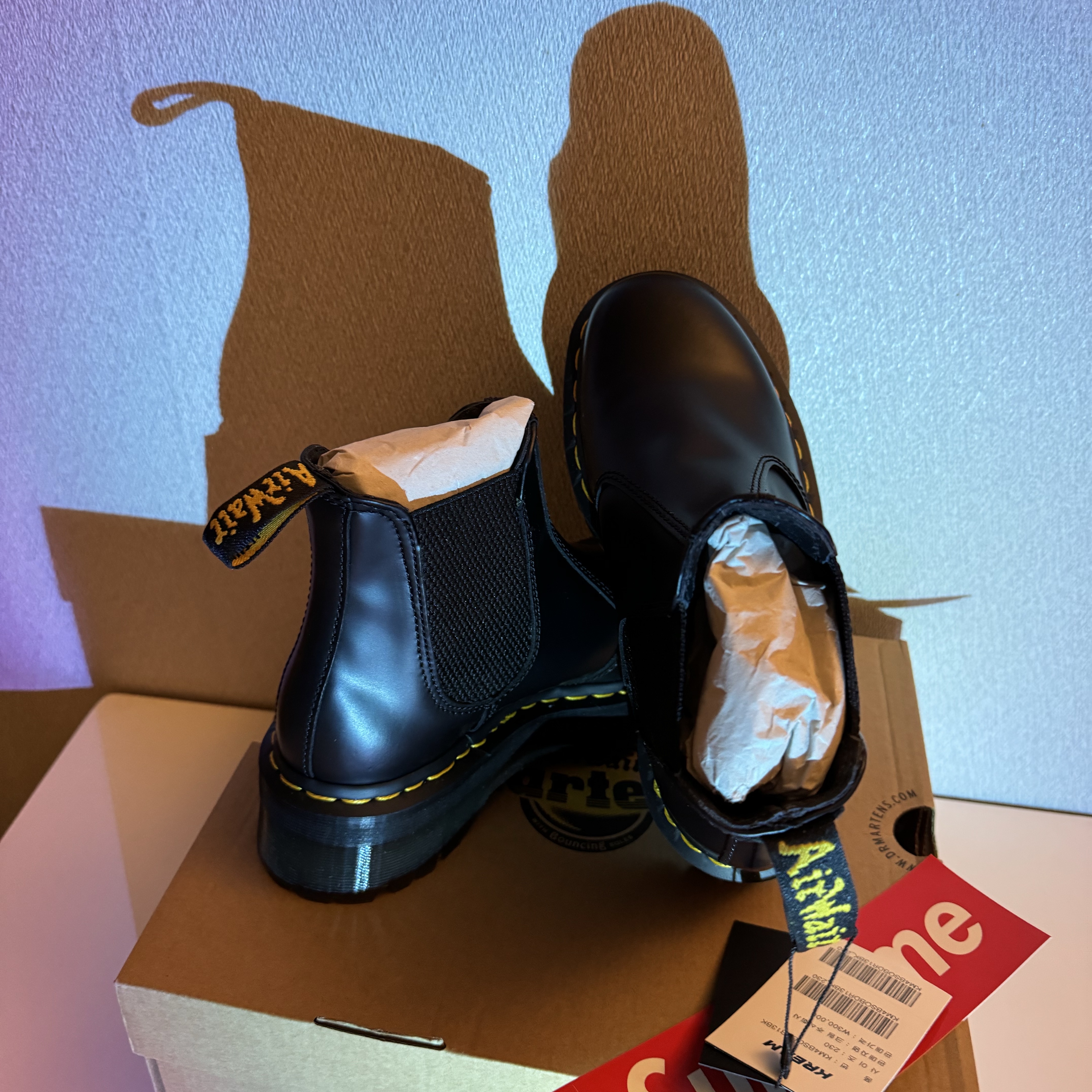 Dr. Martens Women 2976 Smooth Leather Platform Chelsea Boots Black 착용 스타일 - 1
