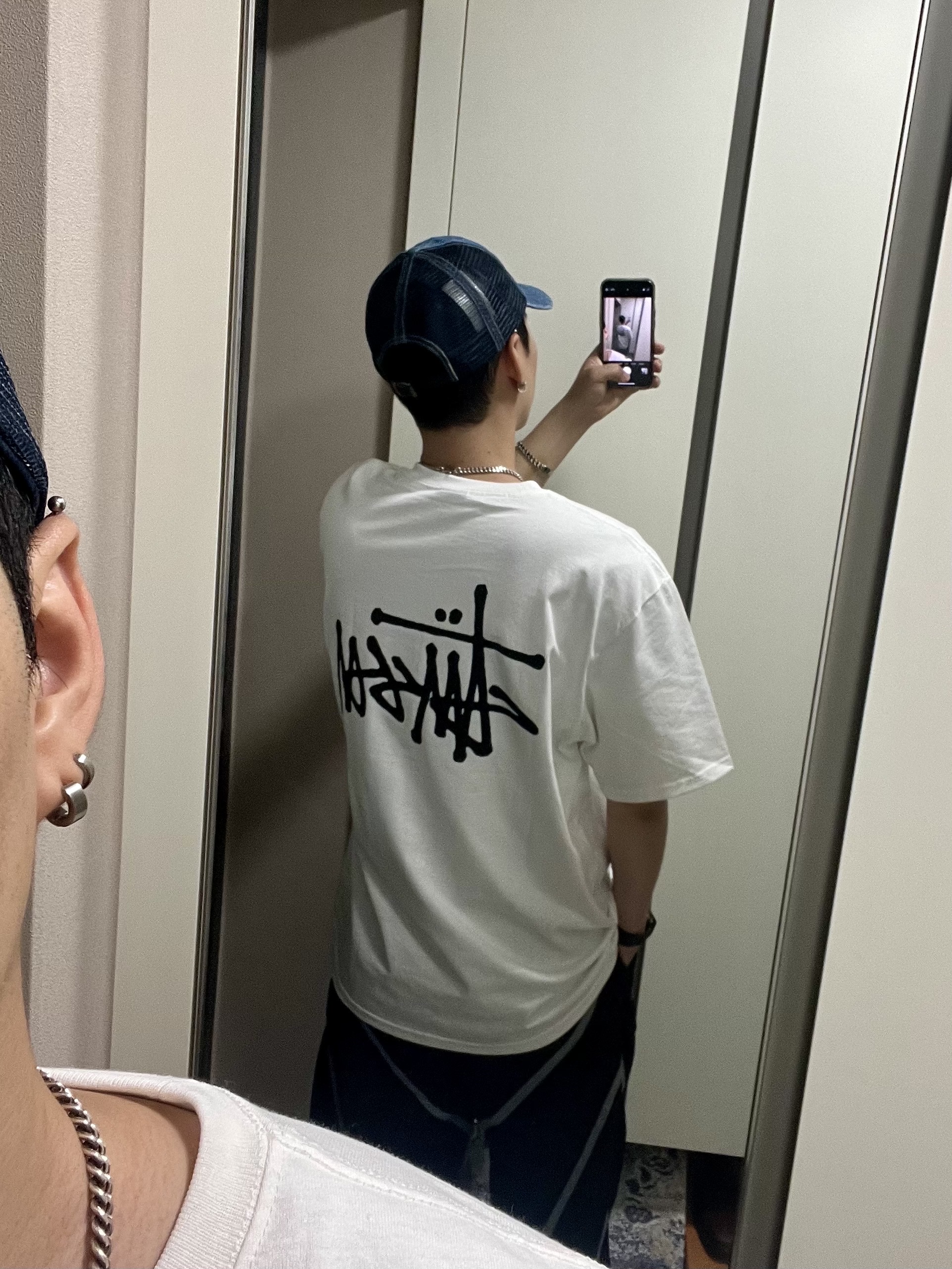 Salomon XT-6 ADV White, Stussy Basic Stussy T-Shirt White 2024, 2025 착용 스타일 - 3