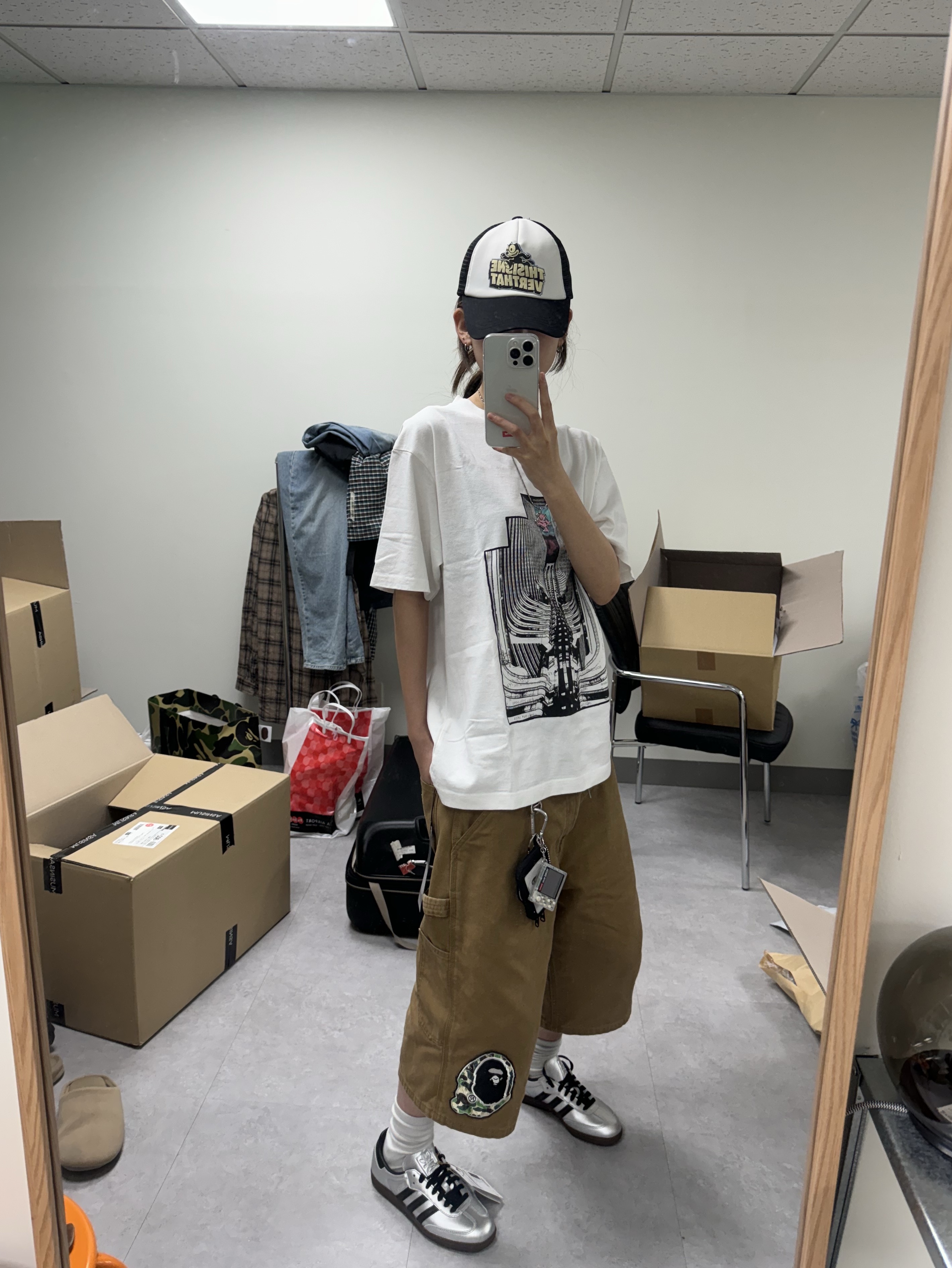 (W) Adidas Samba OG Silver Metalic Core Black Gum, Cav Empt VS JDF7 T-Shirt White - 24SS 착용 스타일 - 2