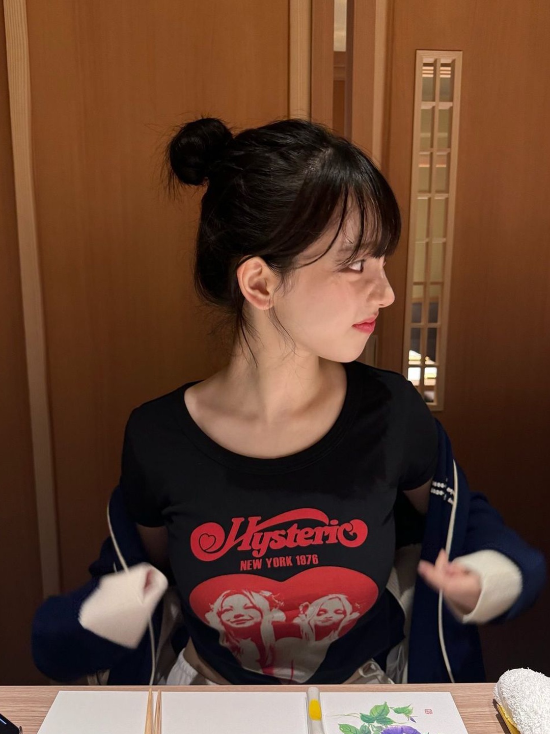 Hysteric Glamour x Vampirella Flame Logo T-Shirt White, (W) Hysteric Glamour Sweet Sounds Chibi T-Shirt White 착용 스타일 - 5