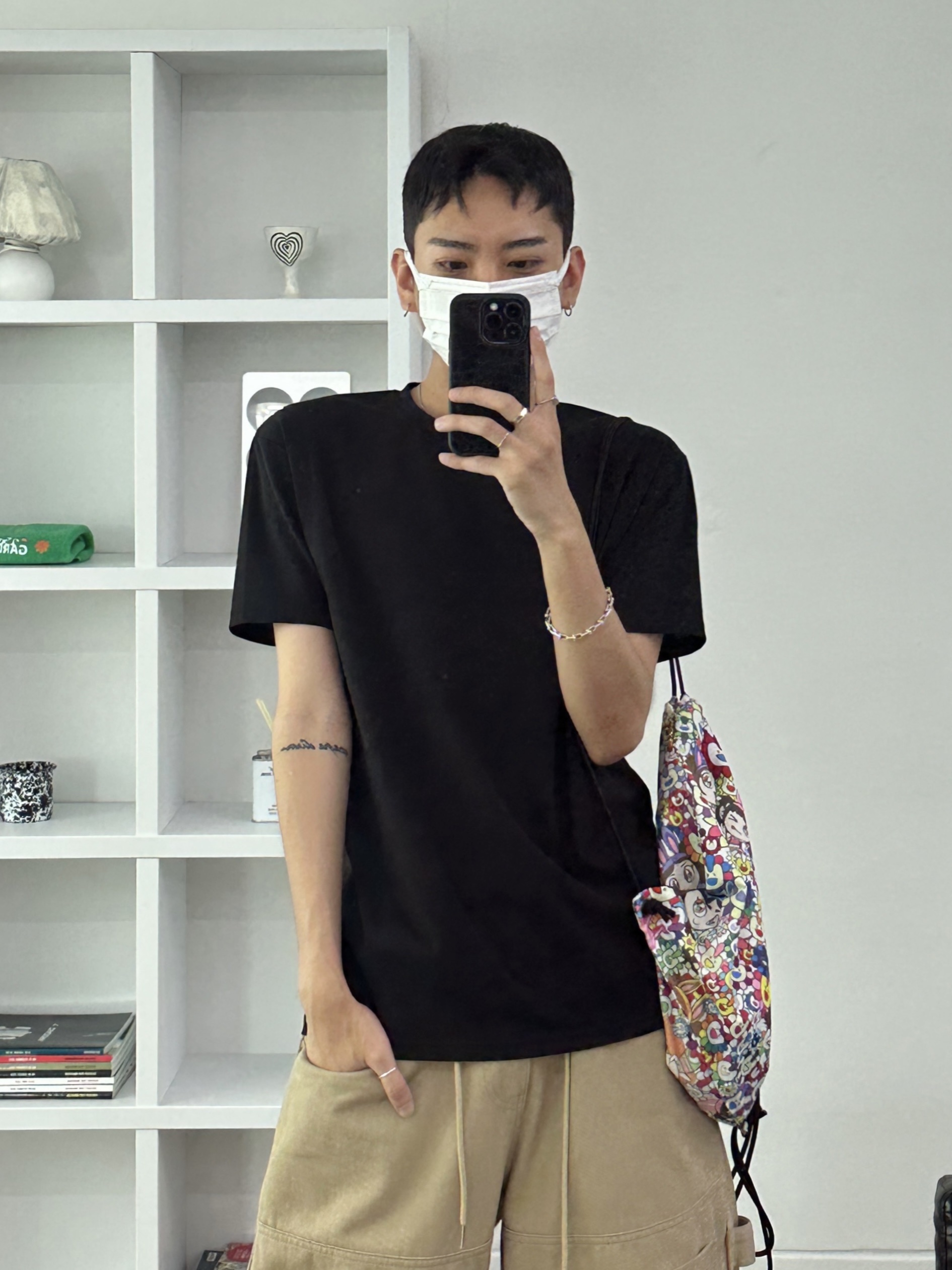 NewJeans Supernatural NJ x Murakami Drawstring Bag Ver. 착용 스타일
