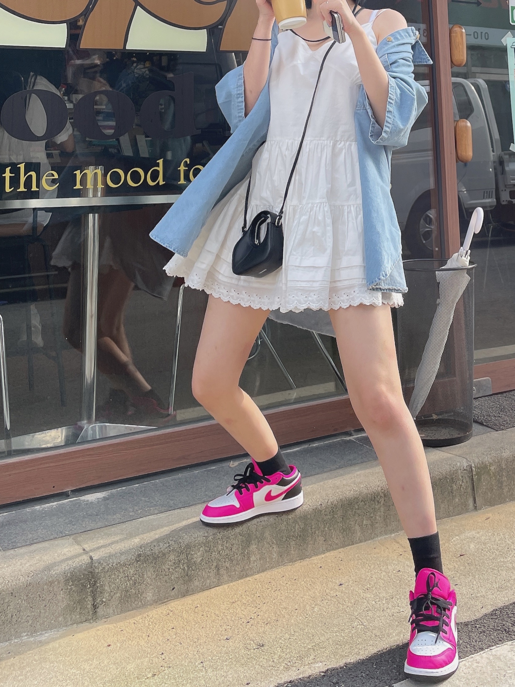 (GS) Jordan 1 Low Fierce Pink, STUDIOTABLE Crepe Mini Bag Black 착용 스타일 - 4
