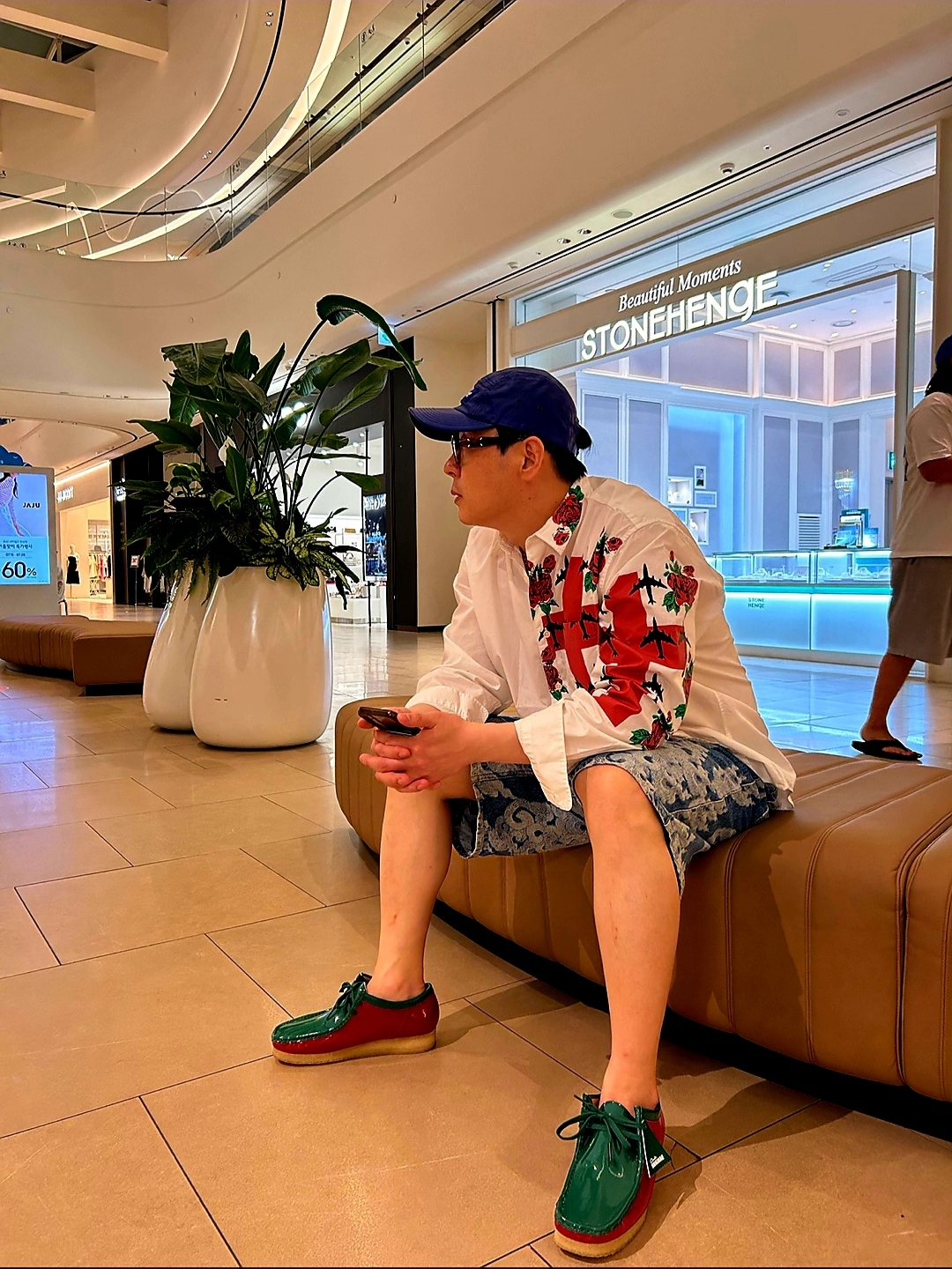 Supreme Destruction Of Purity Shirt White - 23SS, Clarks x Supreme Patent Leather Wallabee Multicolor 착용 스타일 - 3