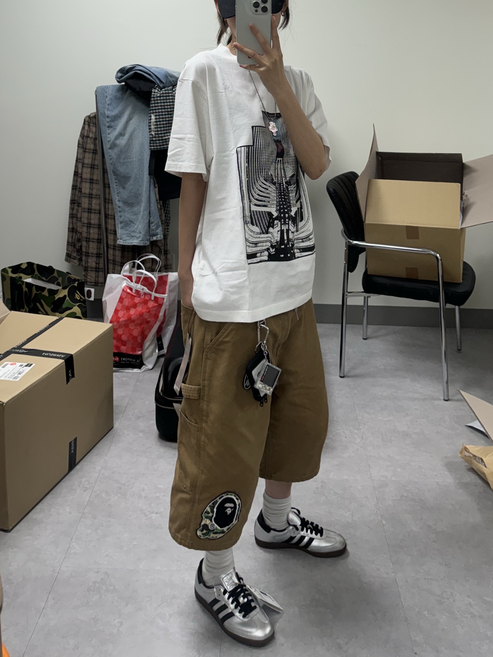(W) Adidas Samba OG Silver Metalic Core Black Gum, Cav Empt VS JDF7 T-Shirt White - 24SS 착용 스타일 - 1