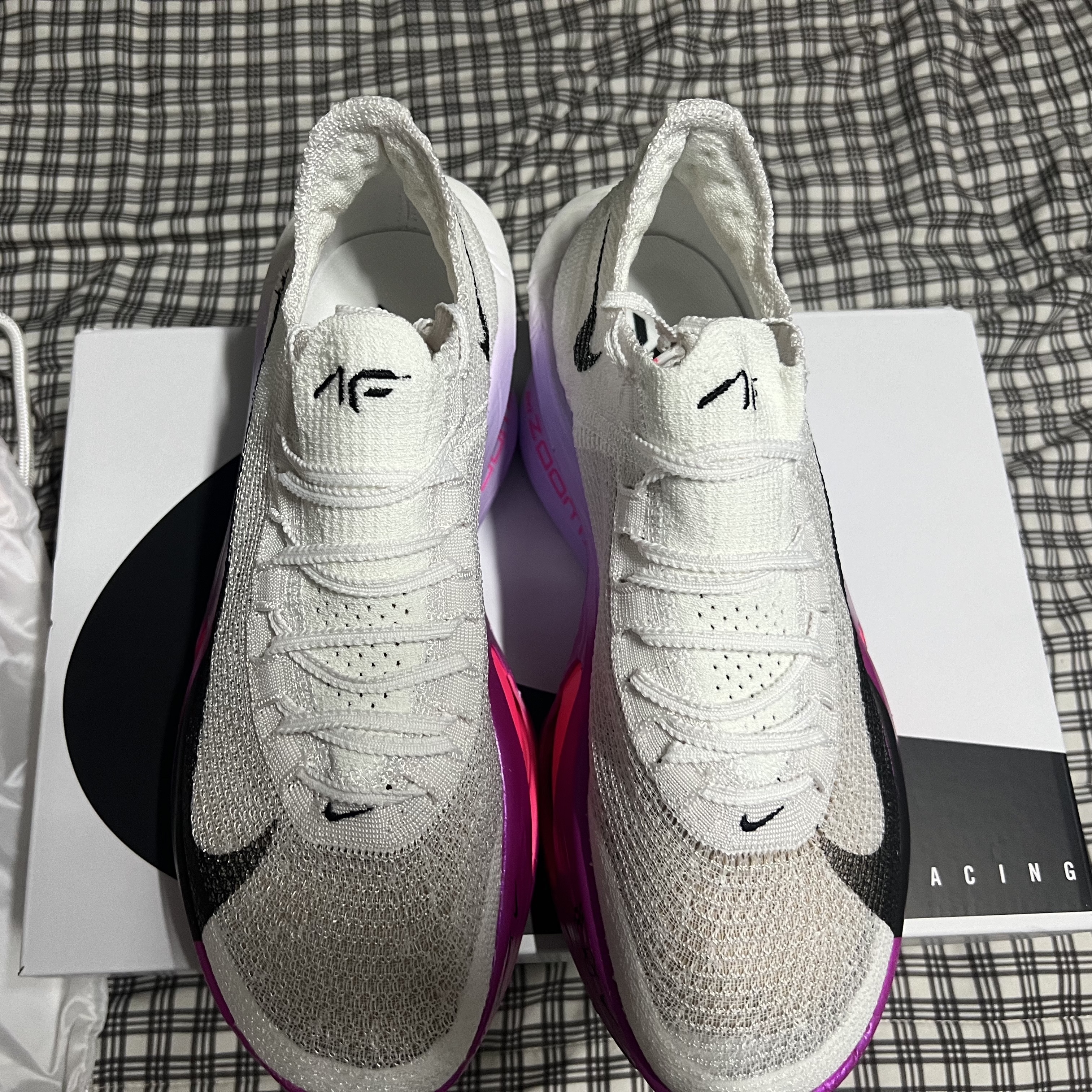 Nike Air Zoom Alphafly Next% 3 Hyper Pink 착용 스타일 - 2